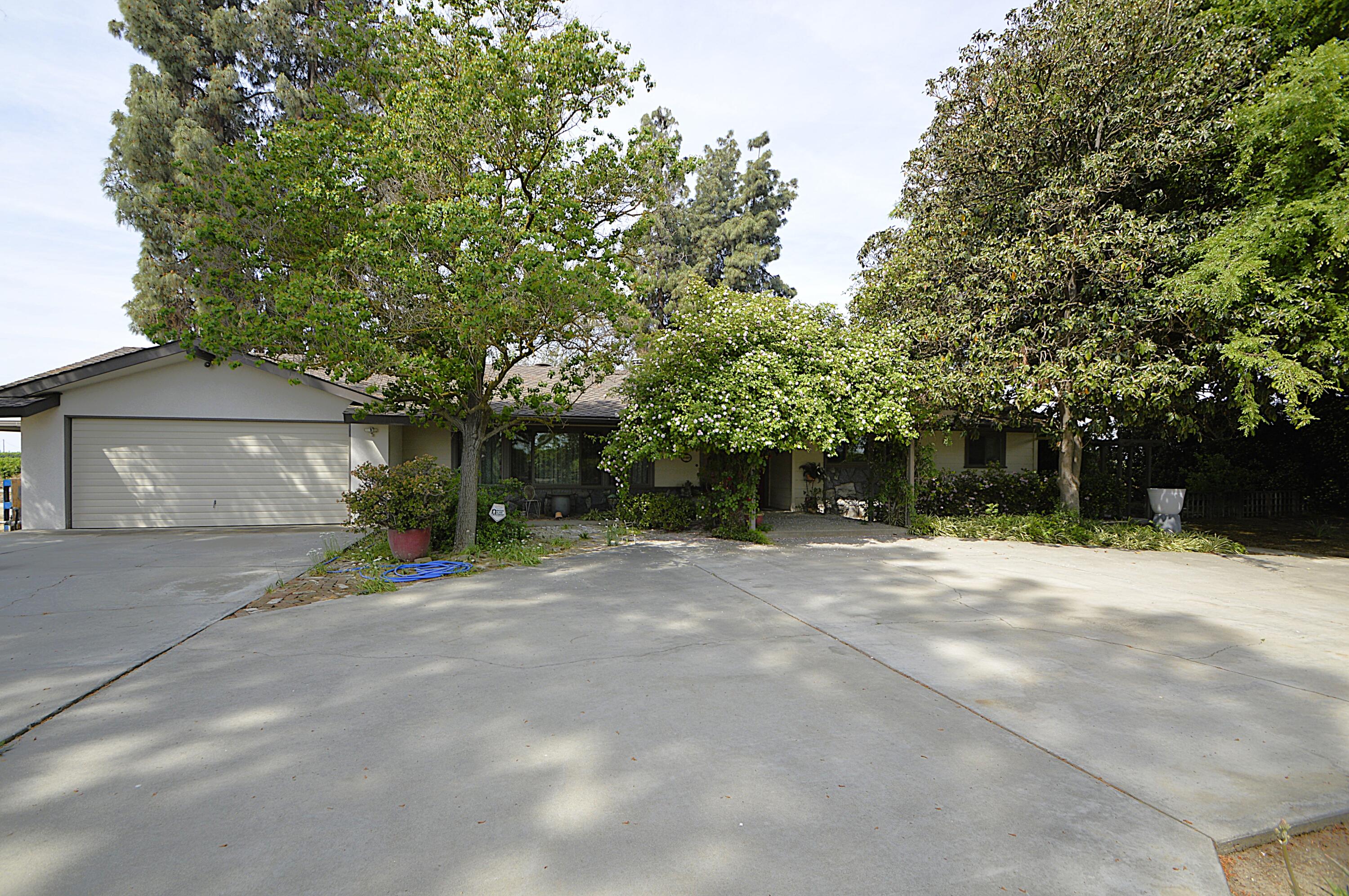 41493 Road 96, Dinuba, CA 93618