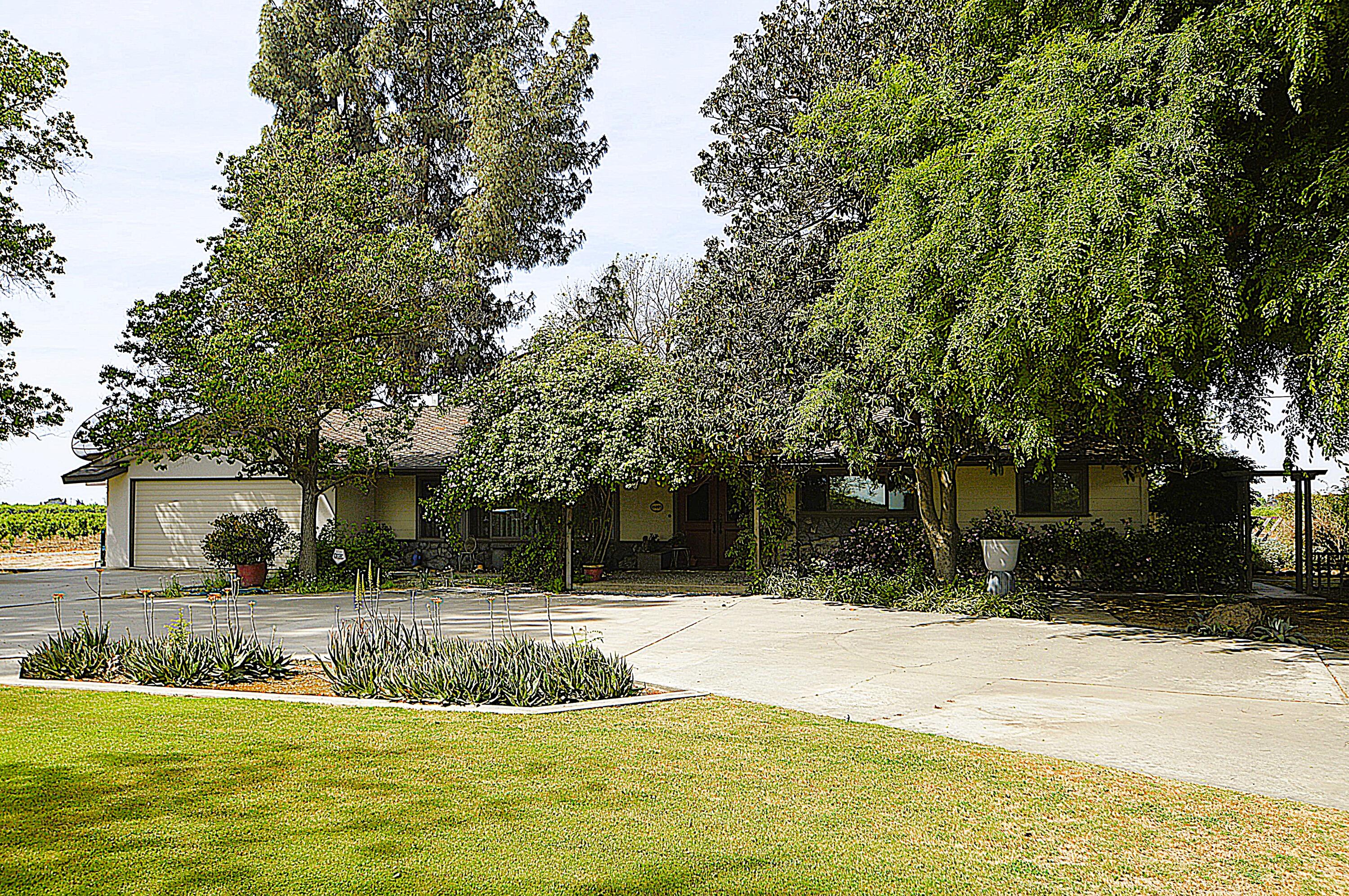 41493 Road 96, Dinuba, CA 93618