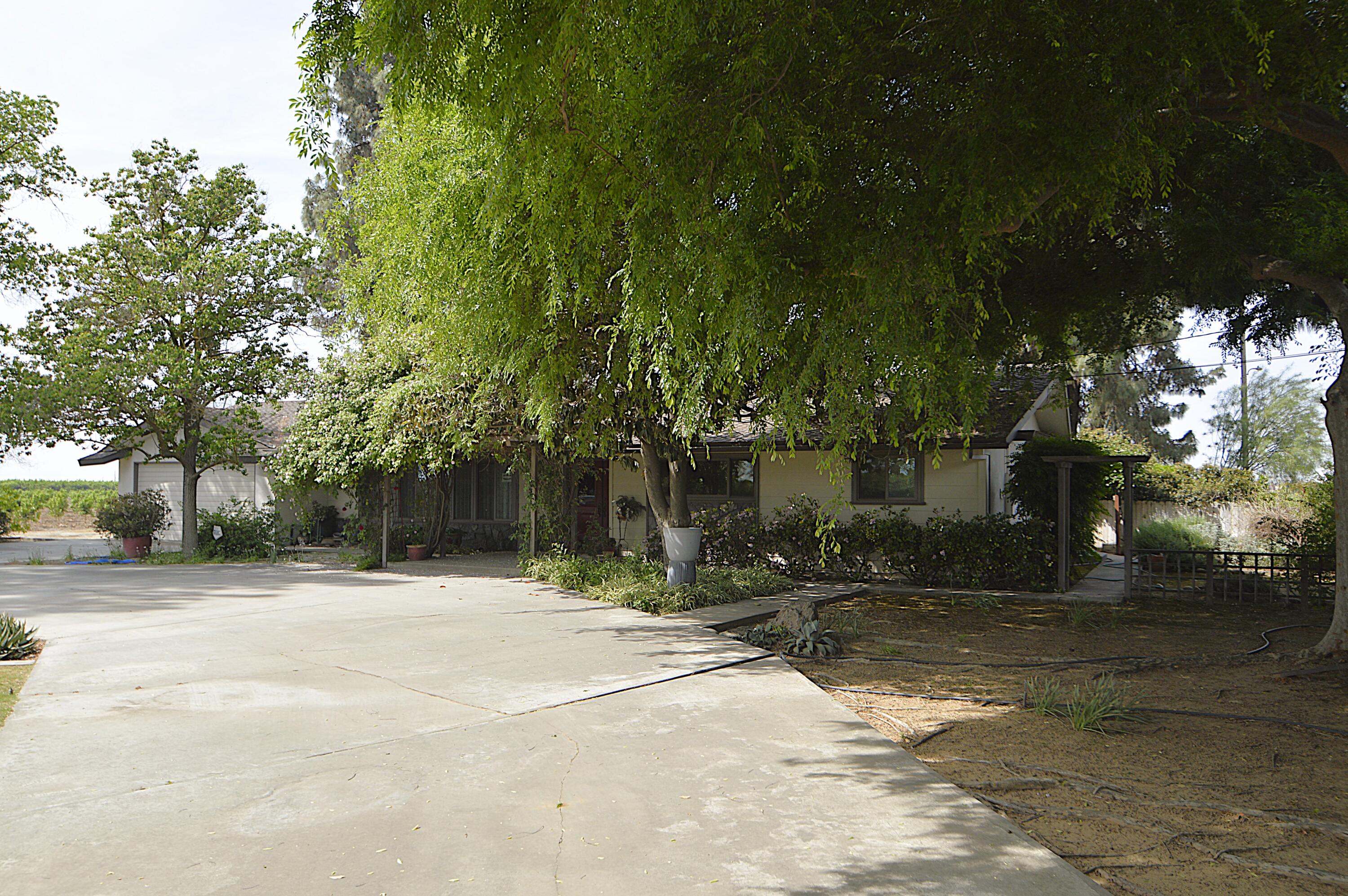 41493 Road 96, Dinuba, CA 93618