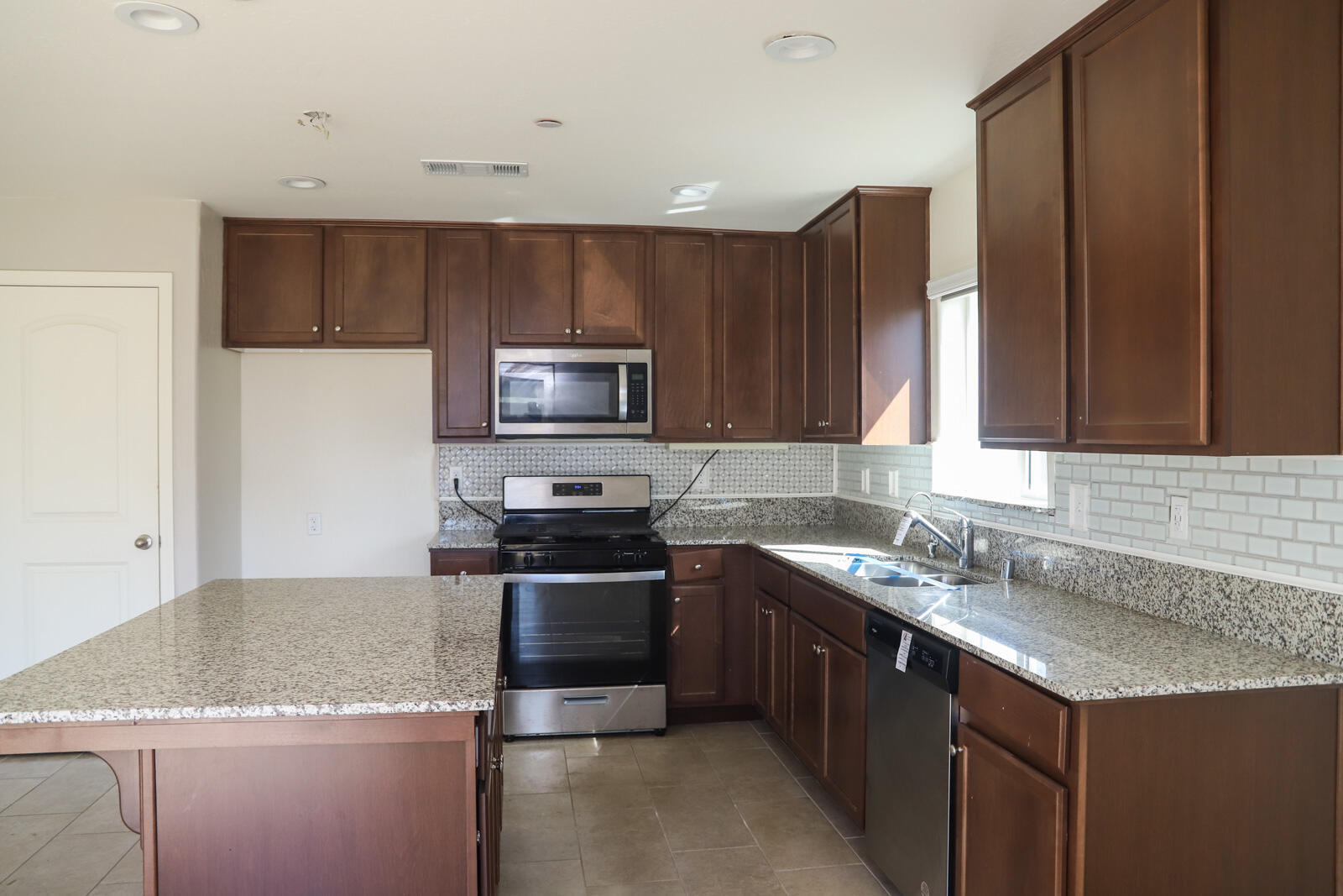 2035 W Chianti Way, Hanford, CA 93230