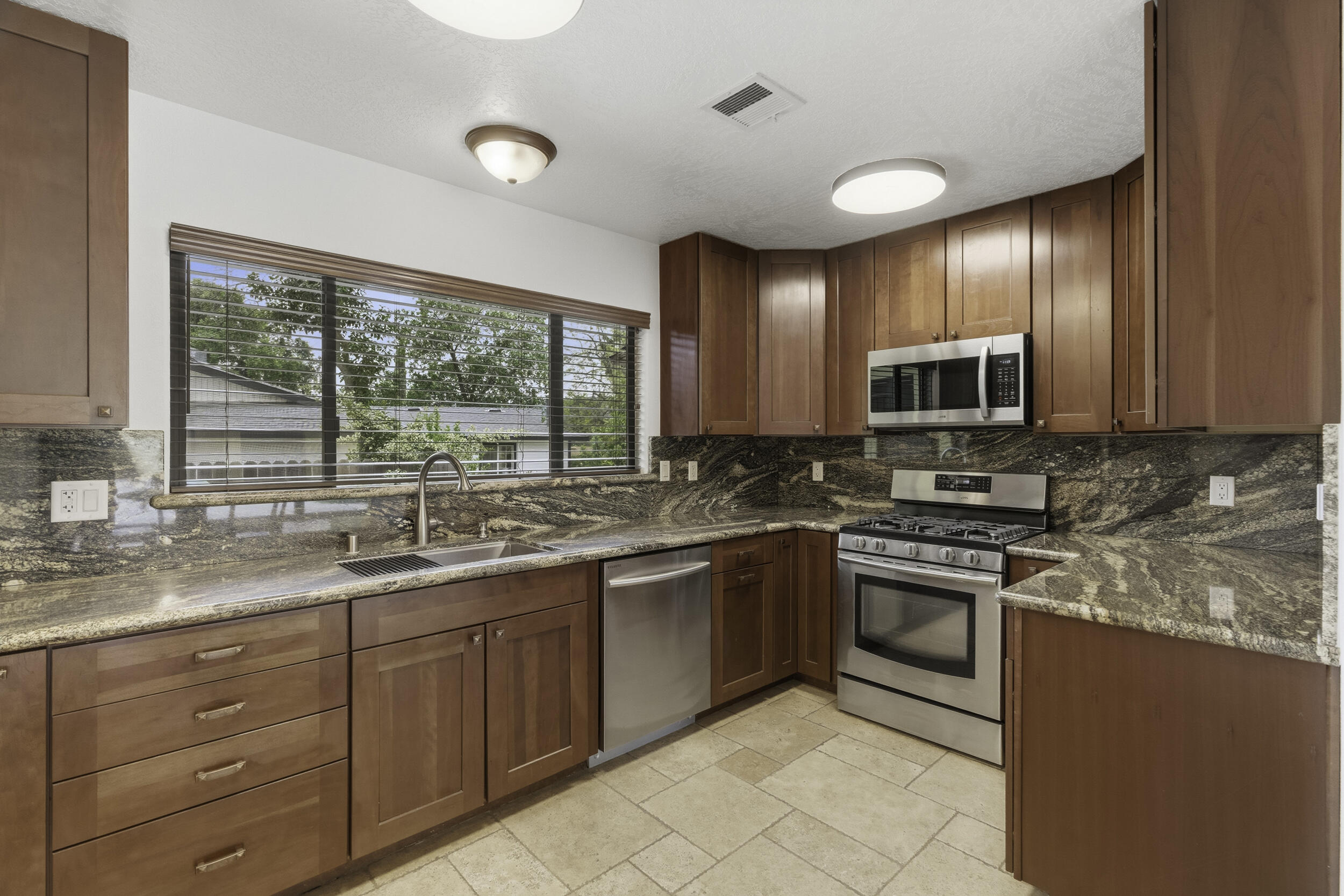 32339 Fairway Dr, Springville, CA 93265