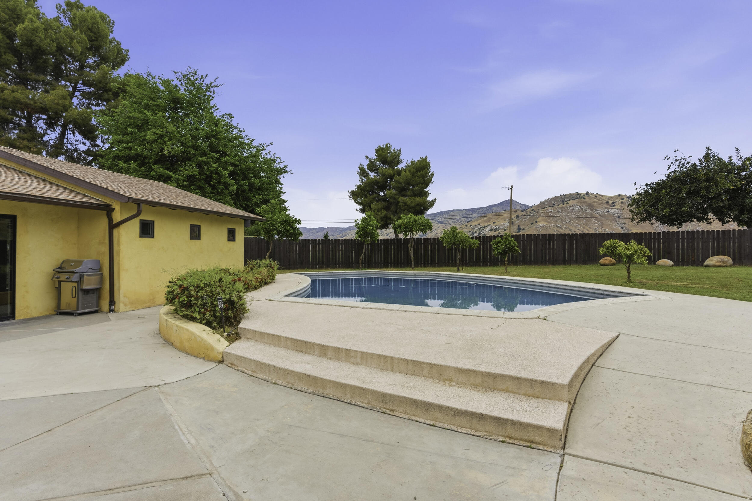 32339 Fairway Dr, Springville, CA 93265