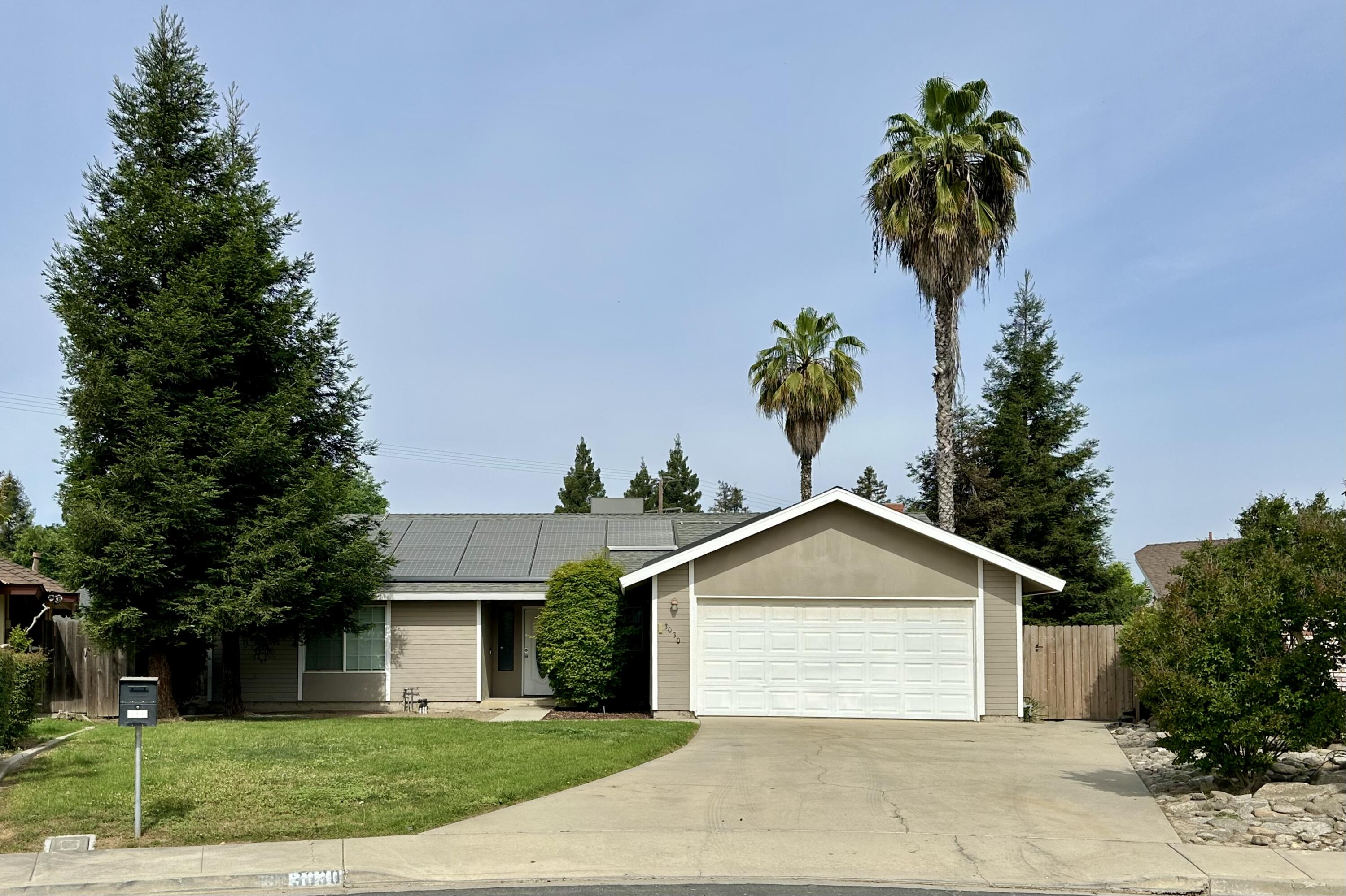3030 W Orchard Ave, Visalia, CA 93277