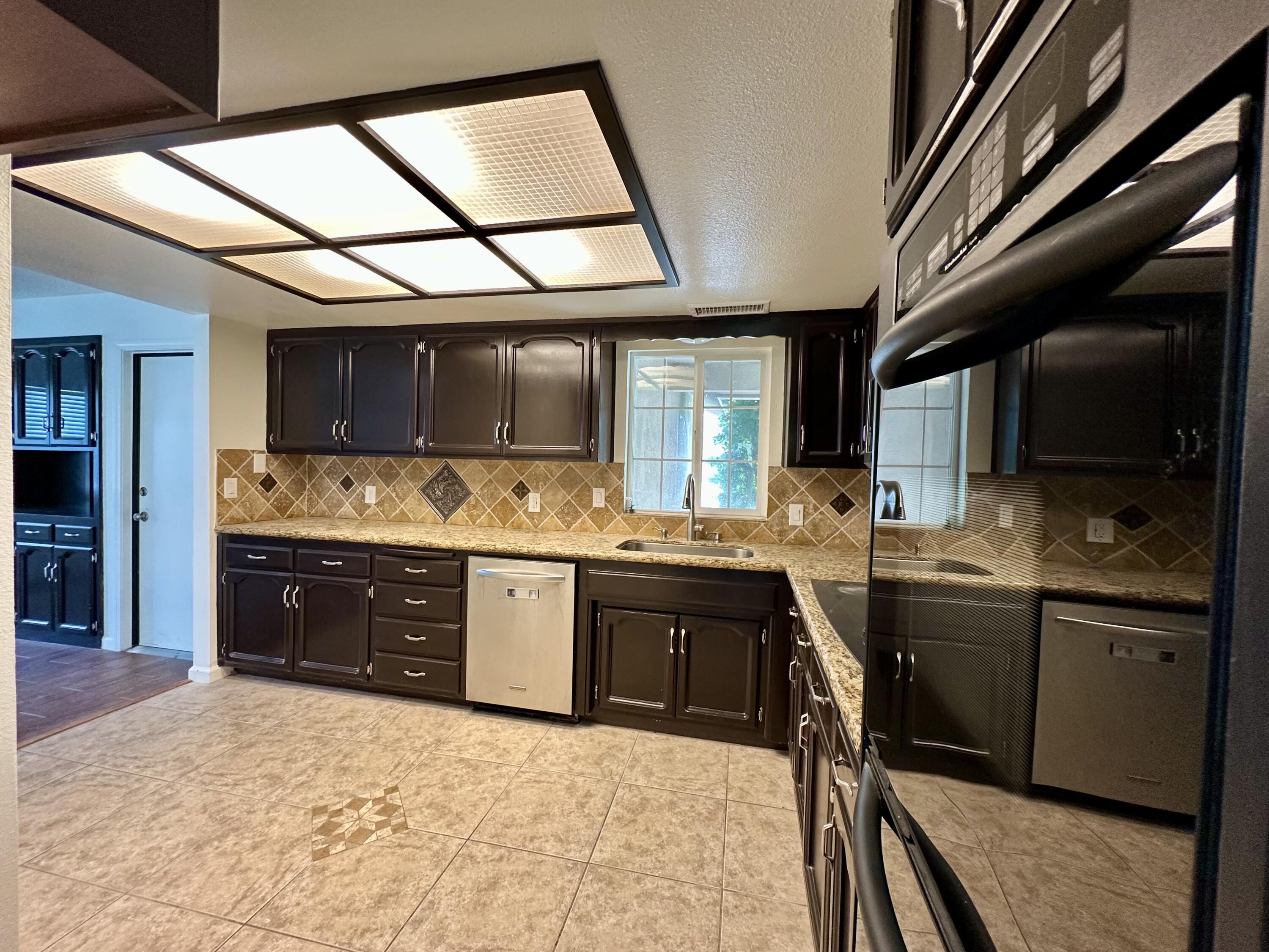 3030 W Orchard Ave, Visalia, CA 93277