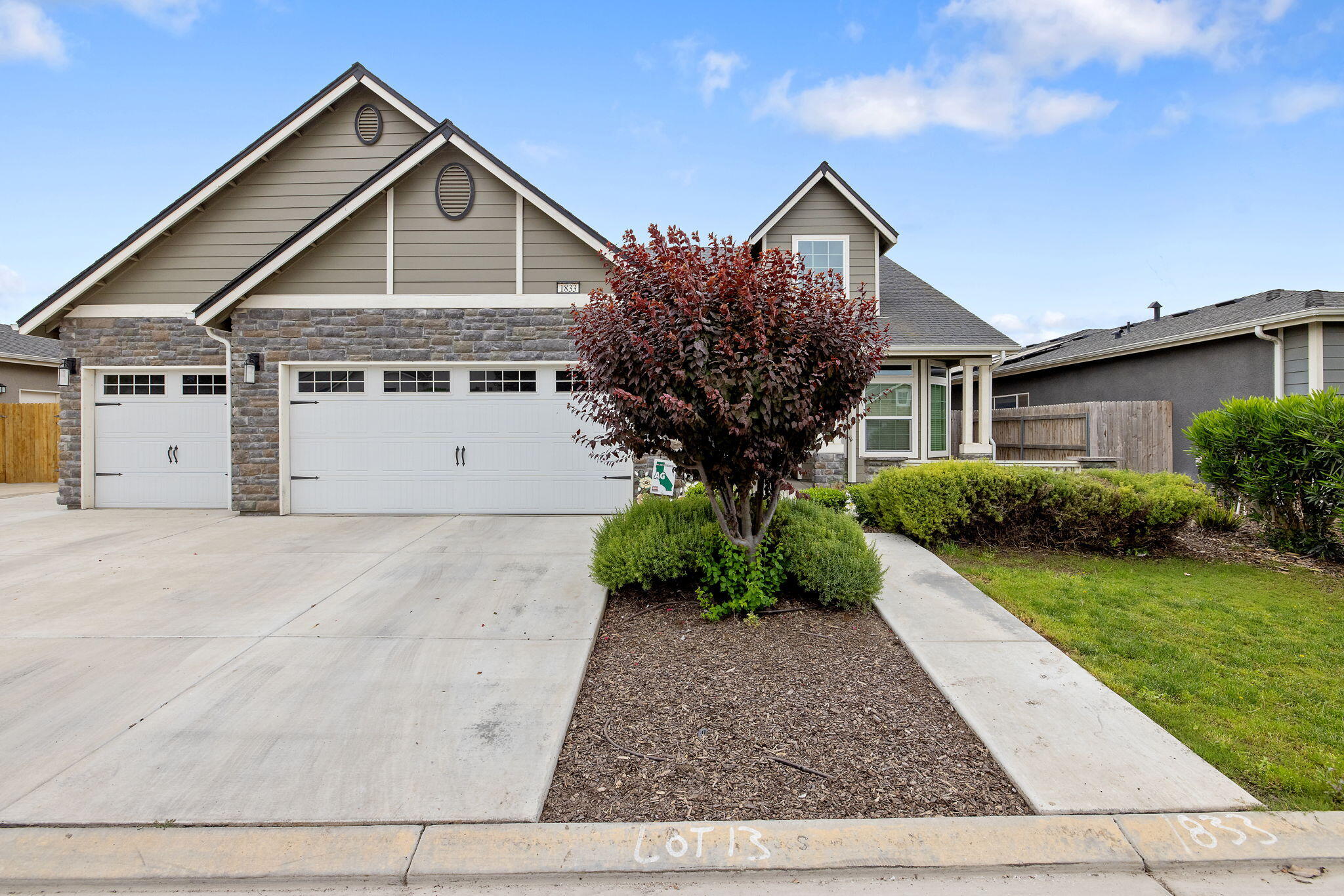 1833 Softwind Dr, Tulare, CA 93274