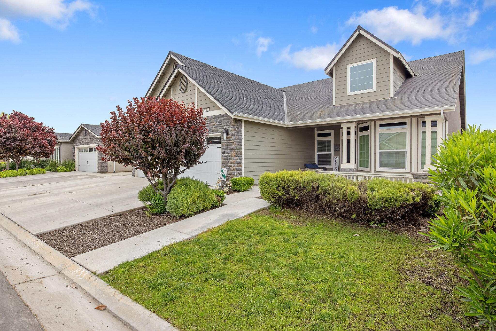 1833 Softwind Dr, Tulare, CA 93274