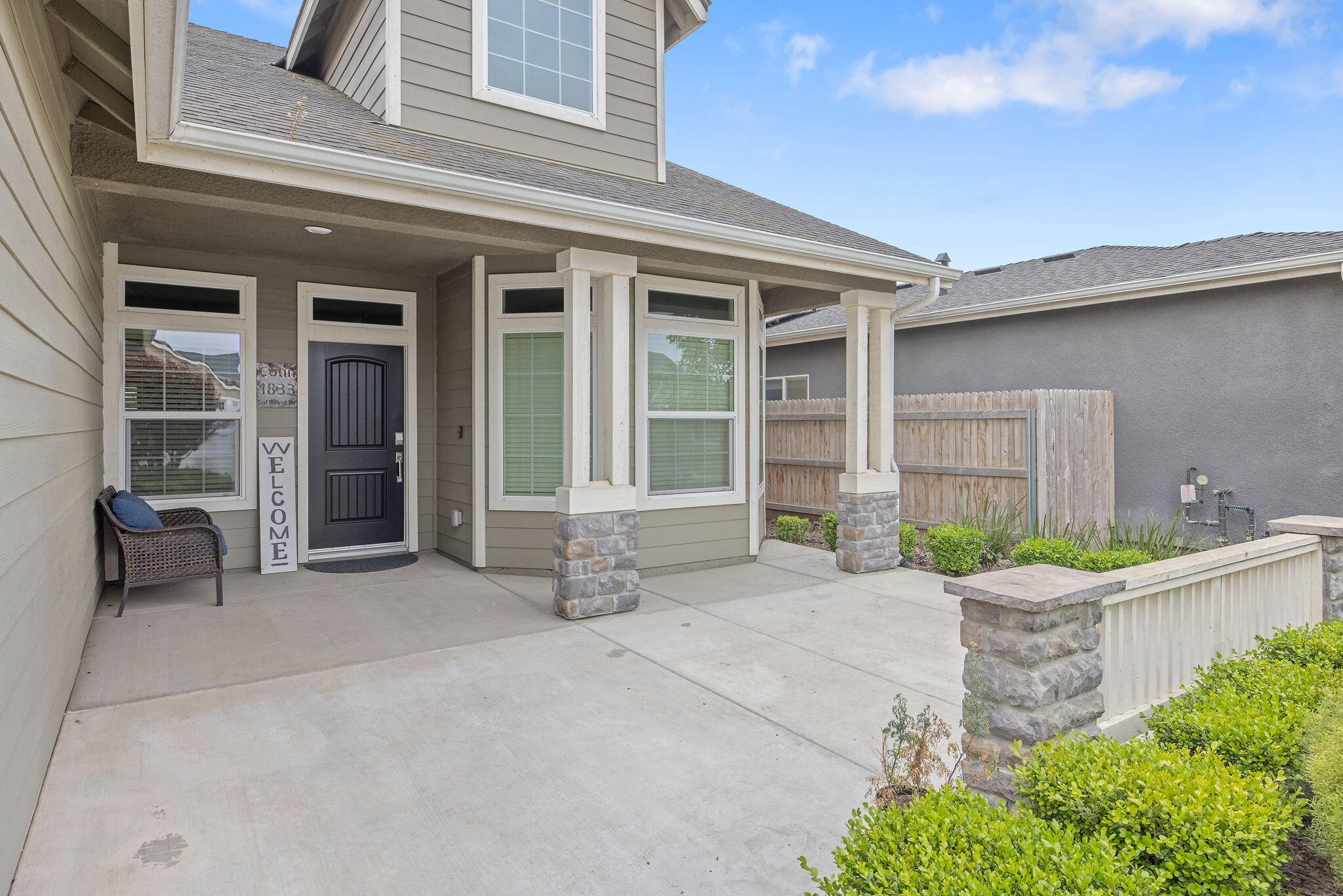 1833 Softwind Dr, Tulare, CA 93274