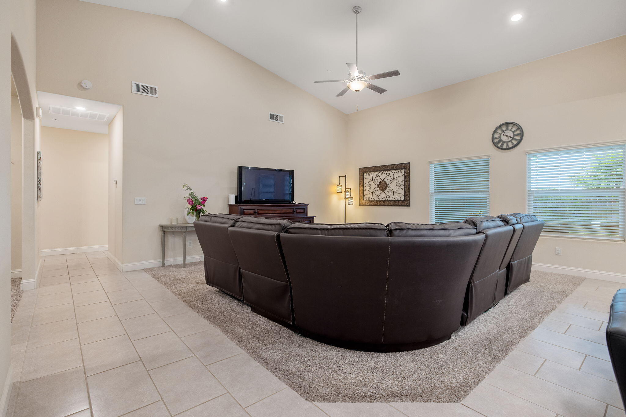 1833 Softwind Dr, Tulare, CA 93274