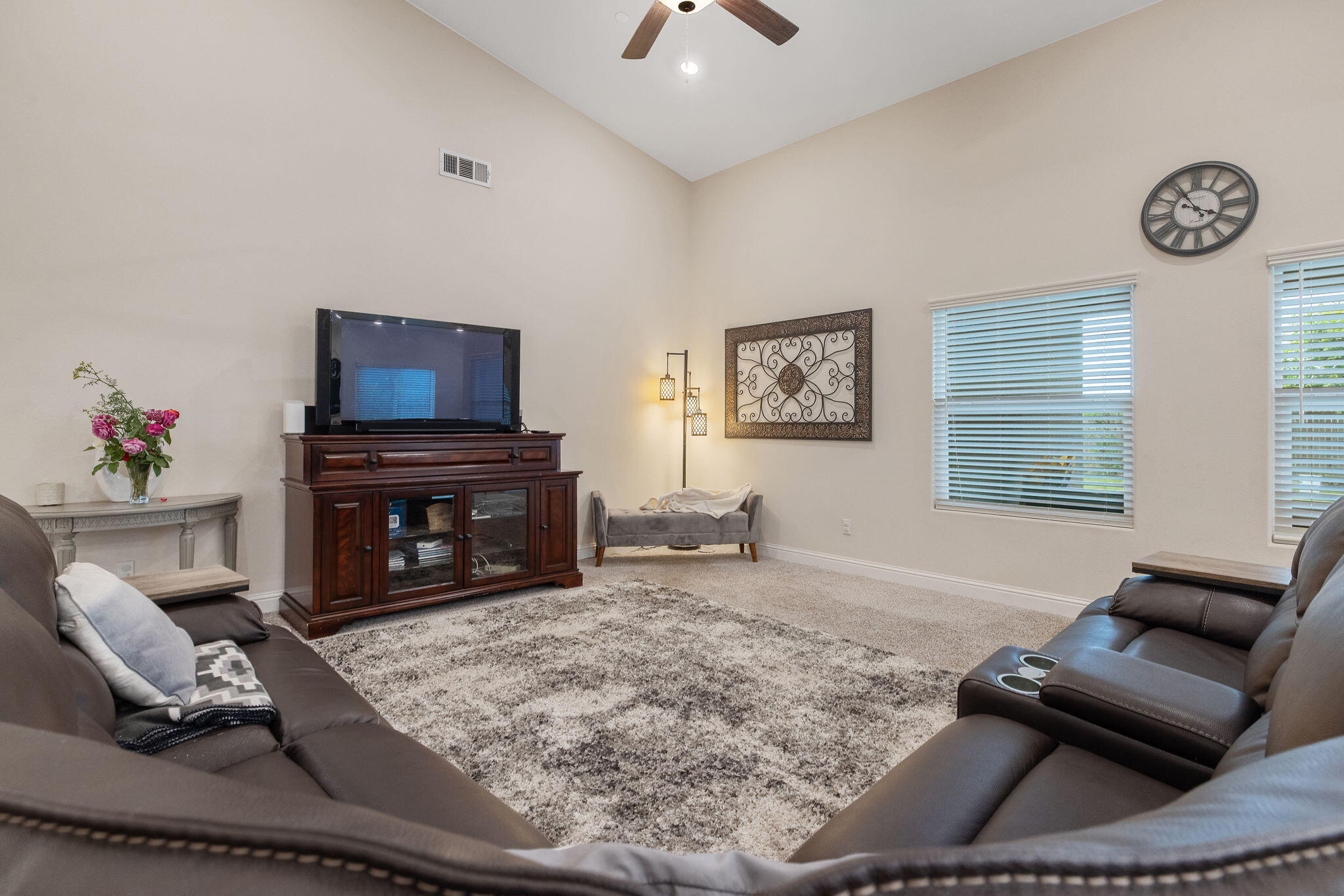 1833 Softwind Dr, Tulare, CA 93274