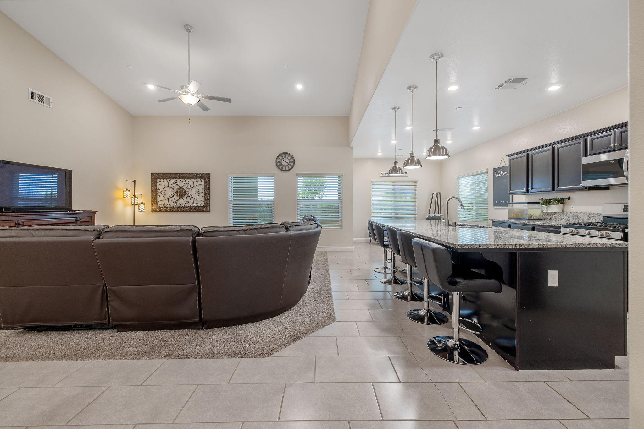 1833 Softwind Dr, Tulare, CA 93274