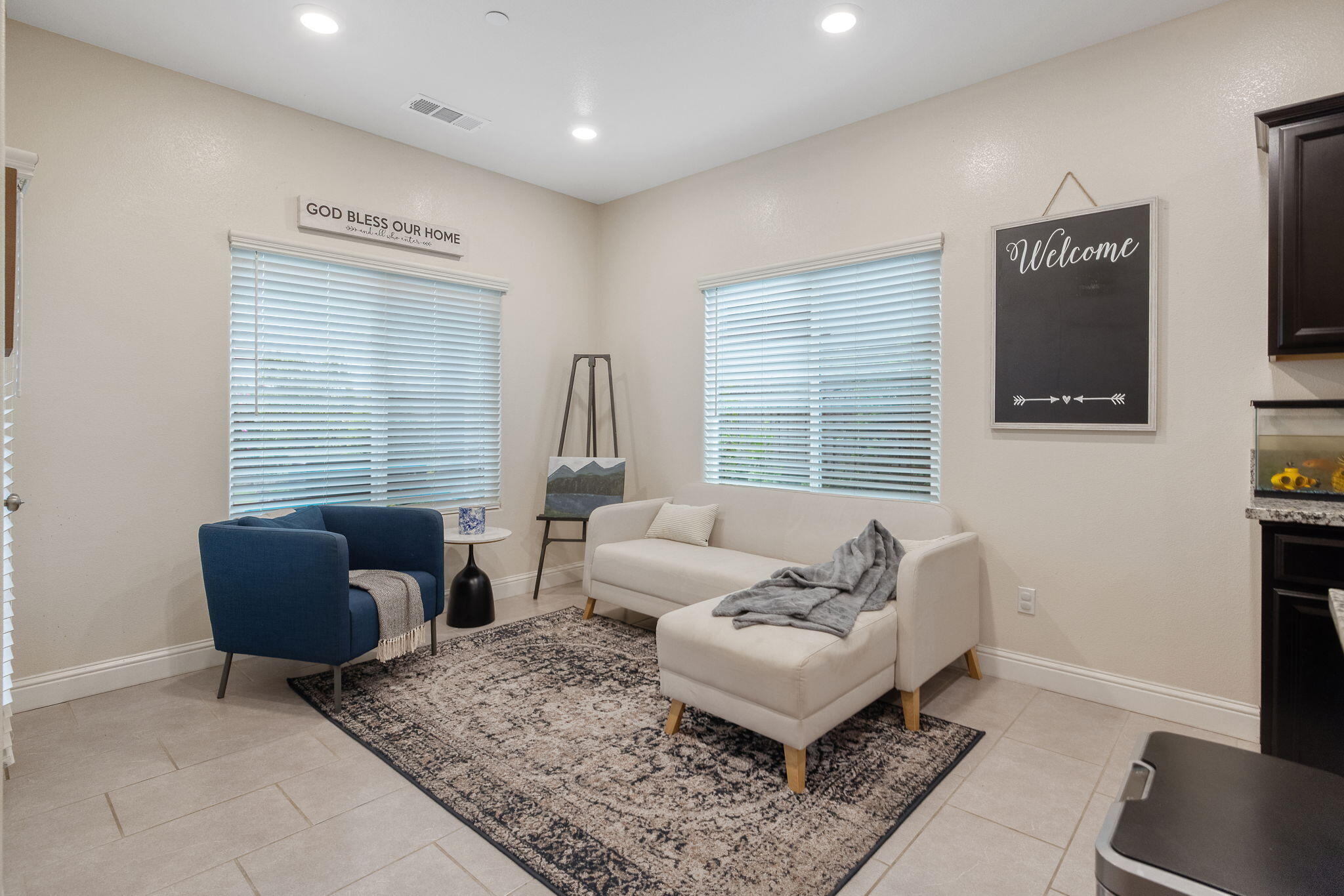 1833 Softwind Dr, Tulare, CA 93274