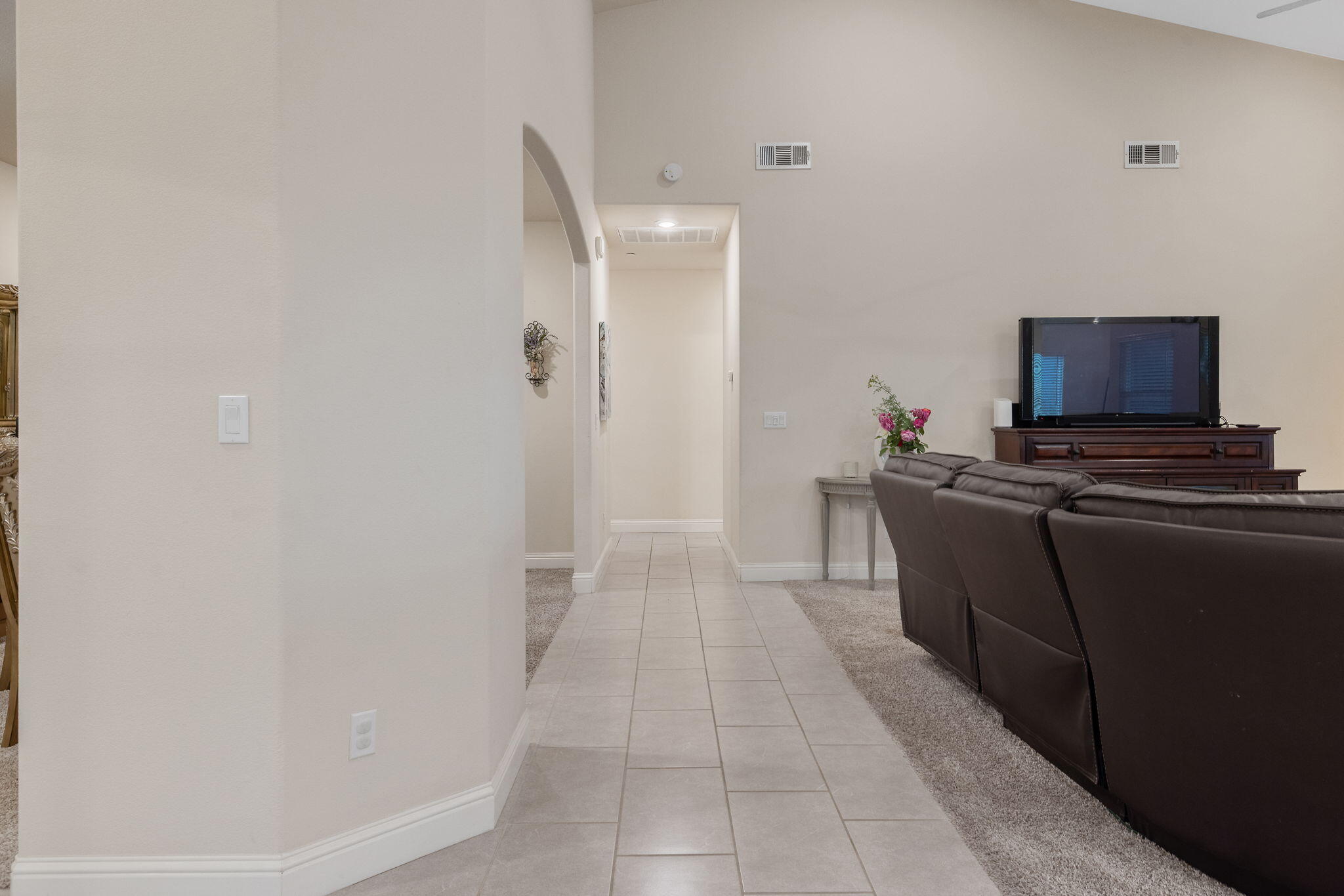 1833 Softwind Dr, Tulare, CA 93274