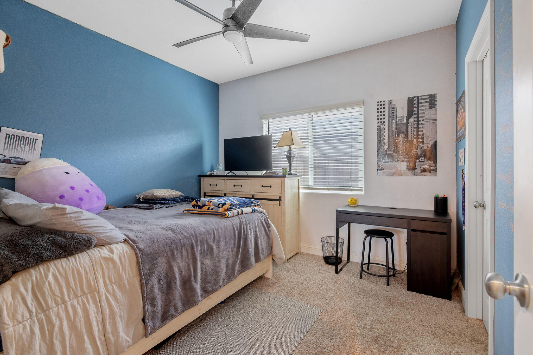 1833 Softwind Dr, Tulare, CA 93274