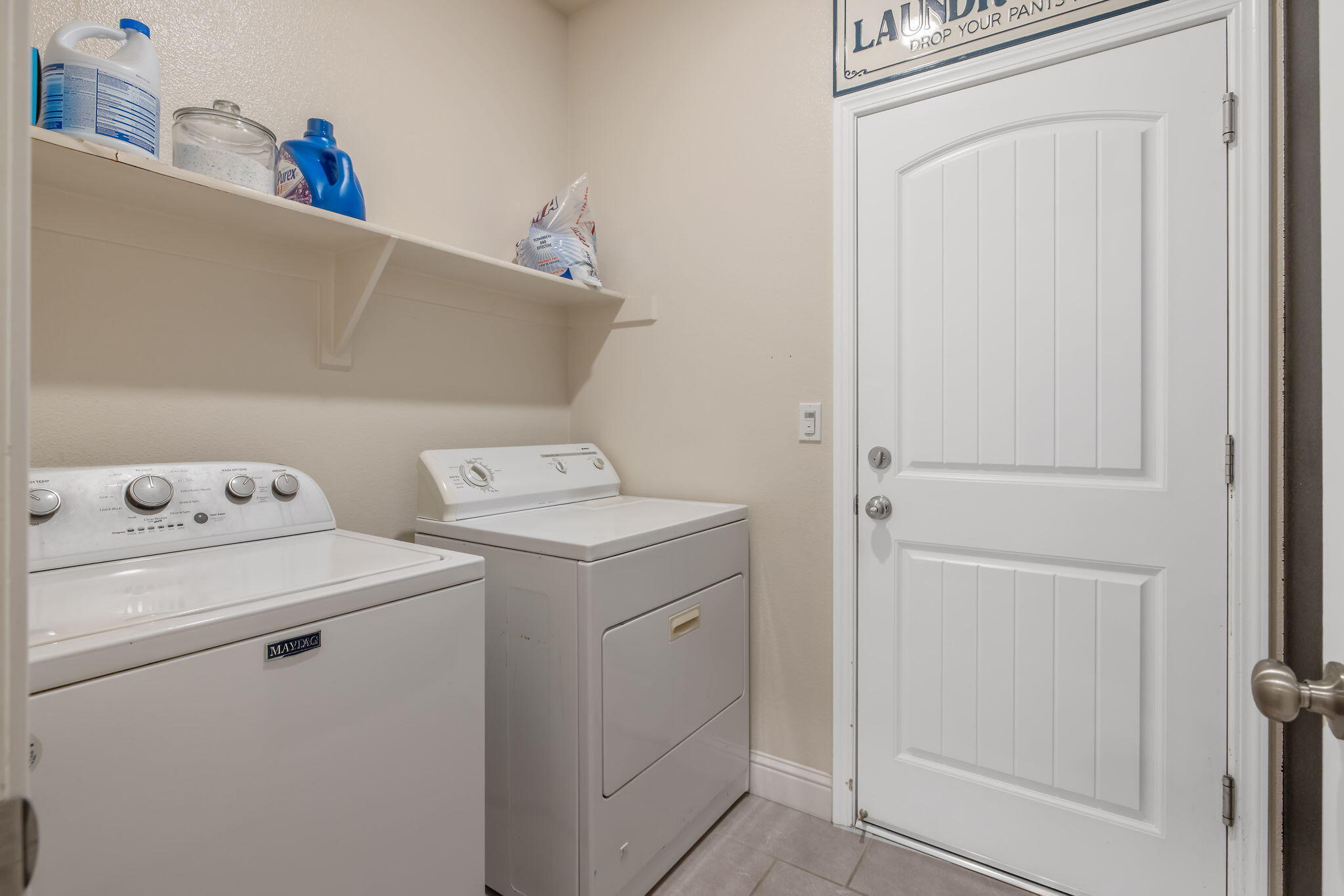 1833 Softwind Dr, Tulare, CA 93274