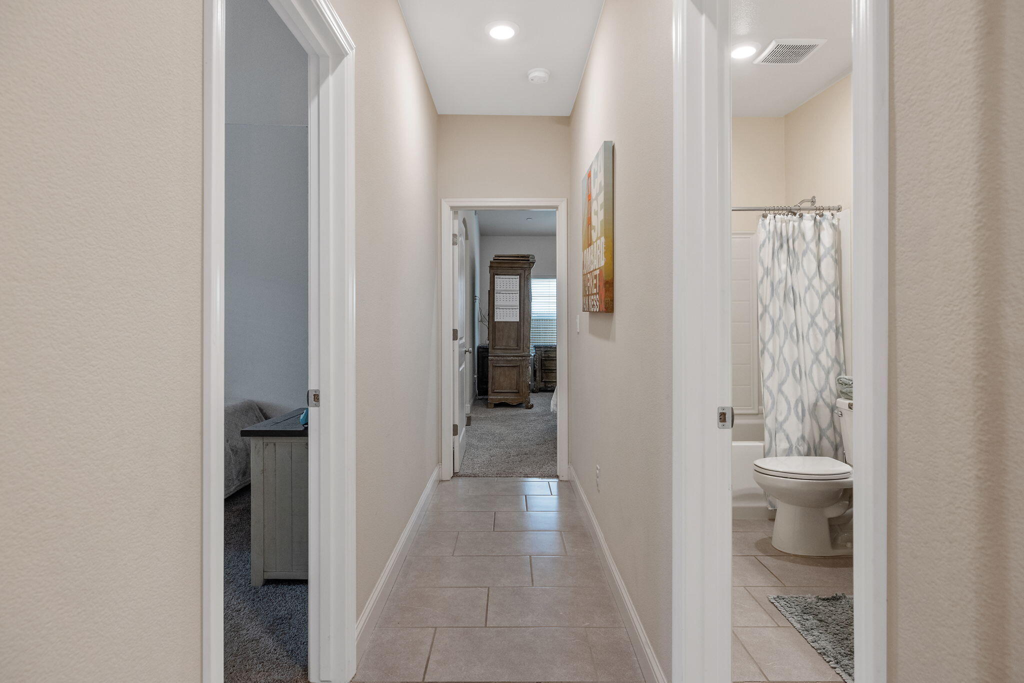 1833 Softwind Dr, Tulare, CA 93274