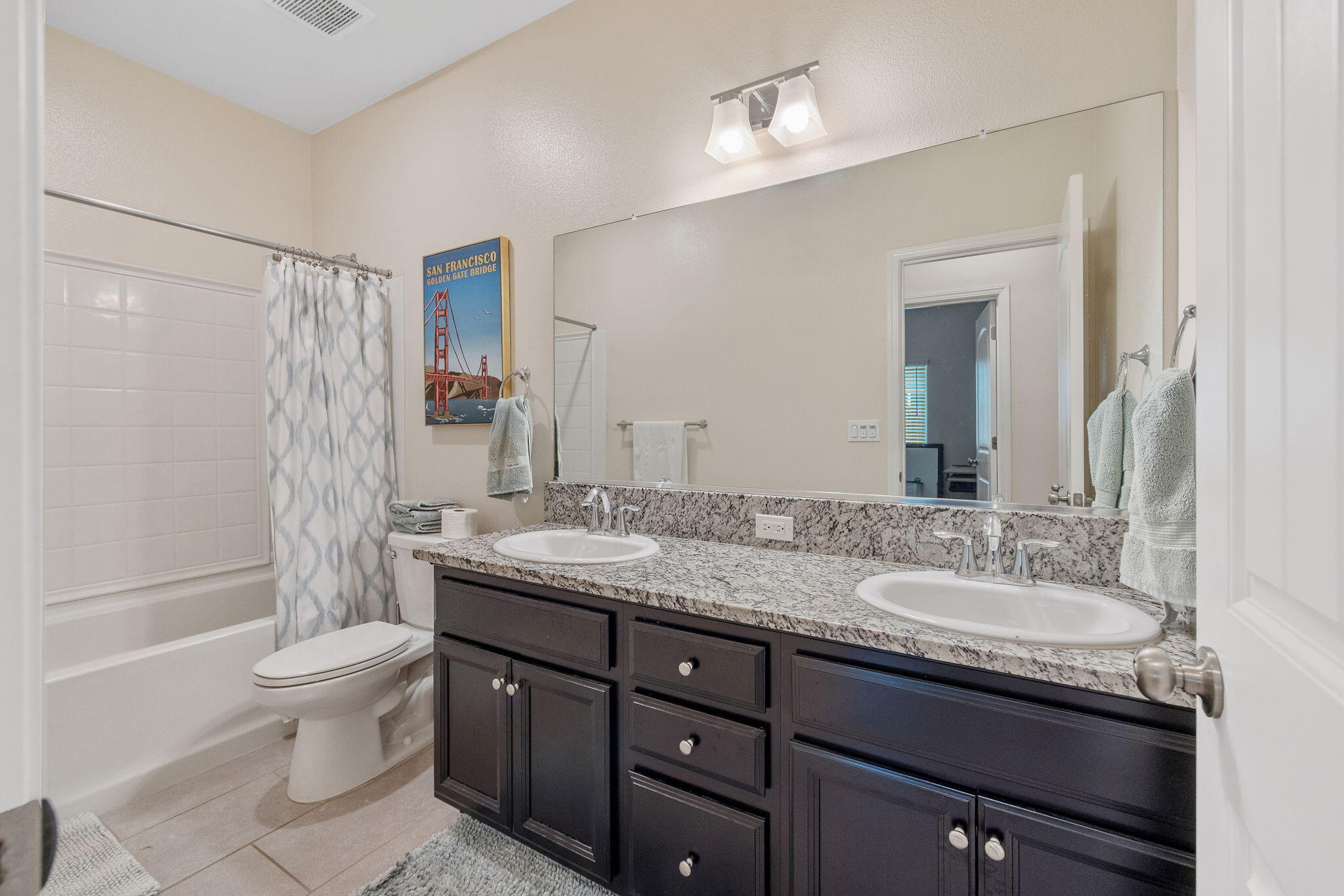 1833 Softwind Dr, Tulare, CA 93274