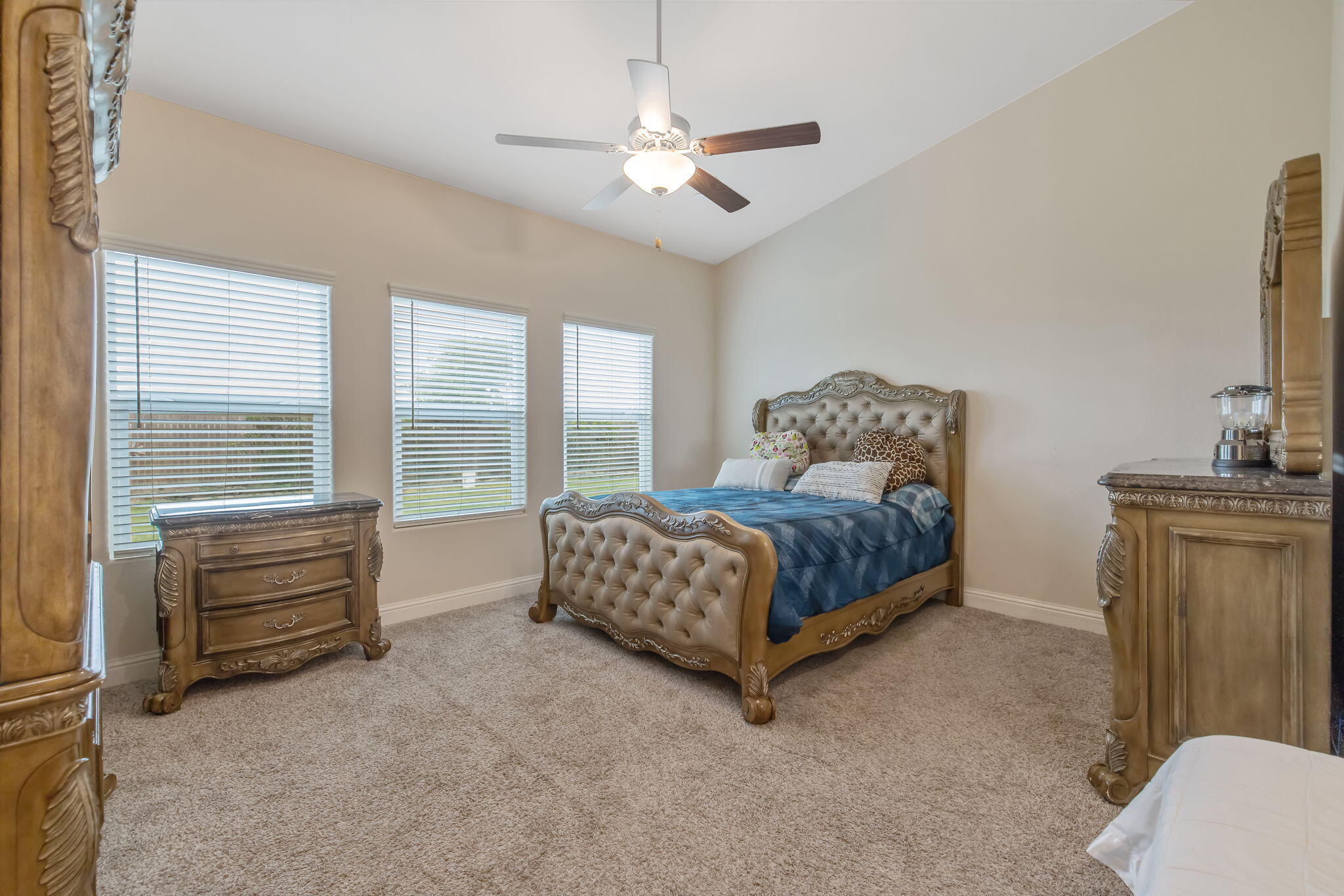 1833 Softwind Dr, Tulare, CA 93274