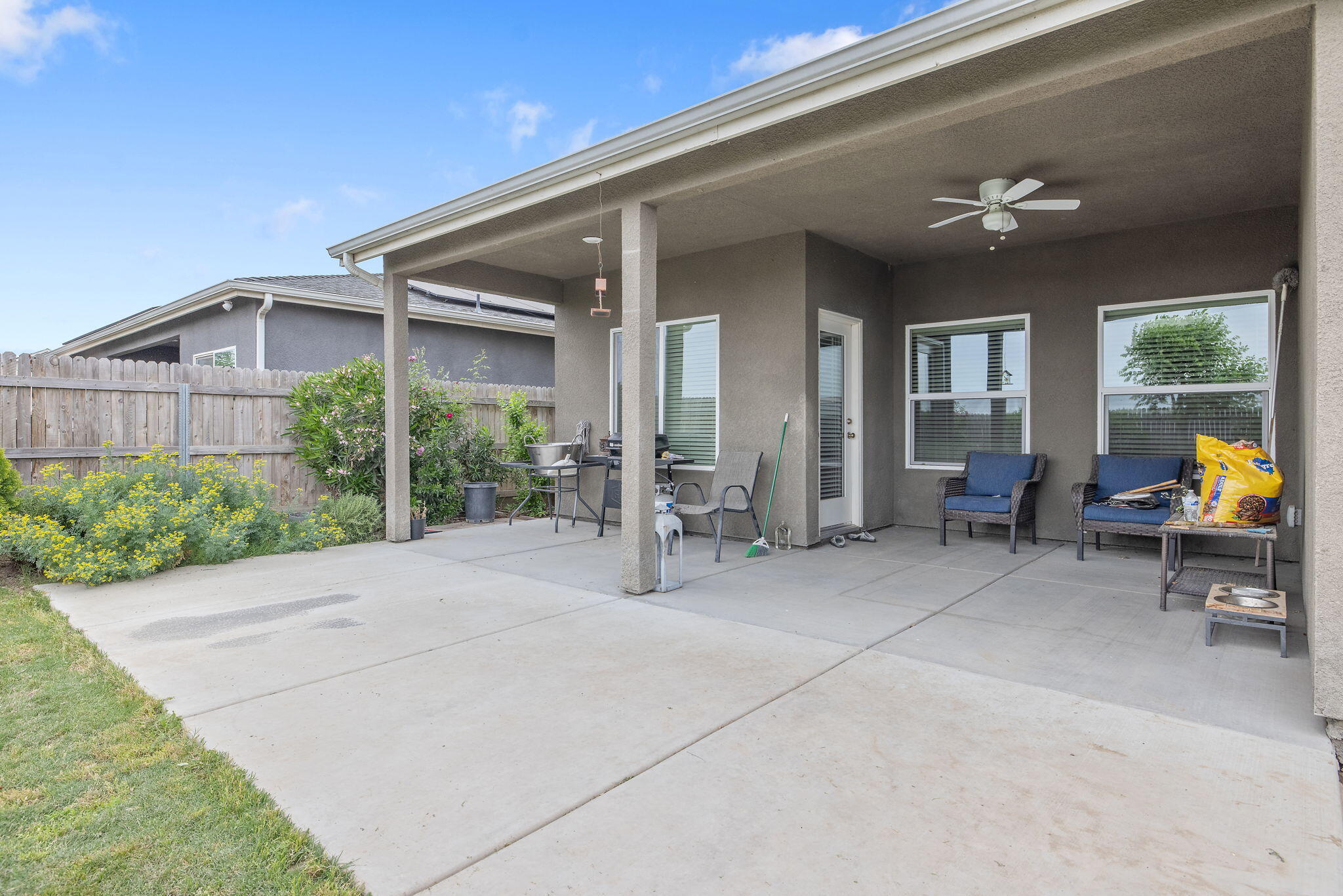 1833 Softwind Dr, Tulare, CA 93274