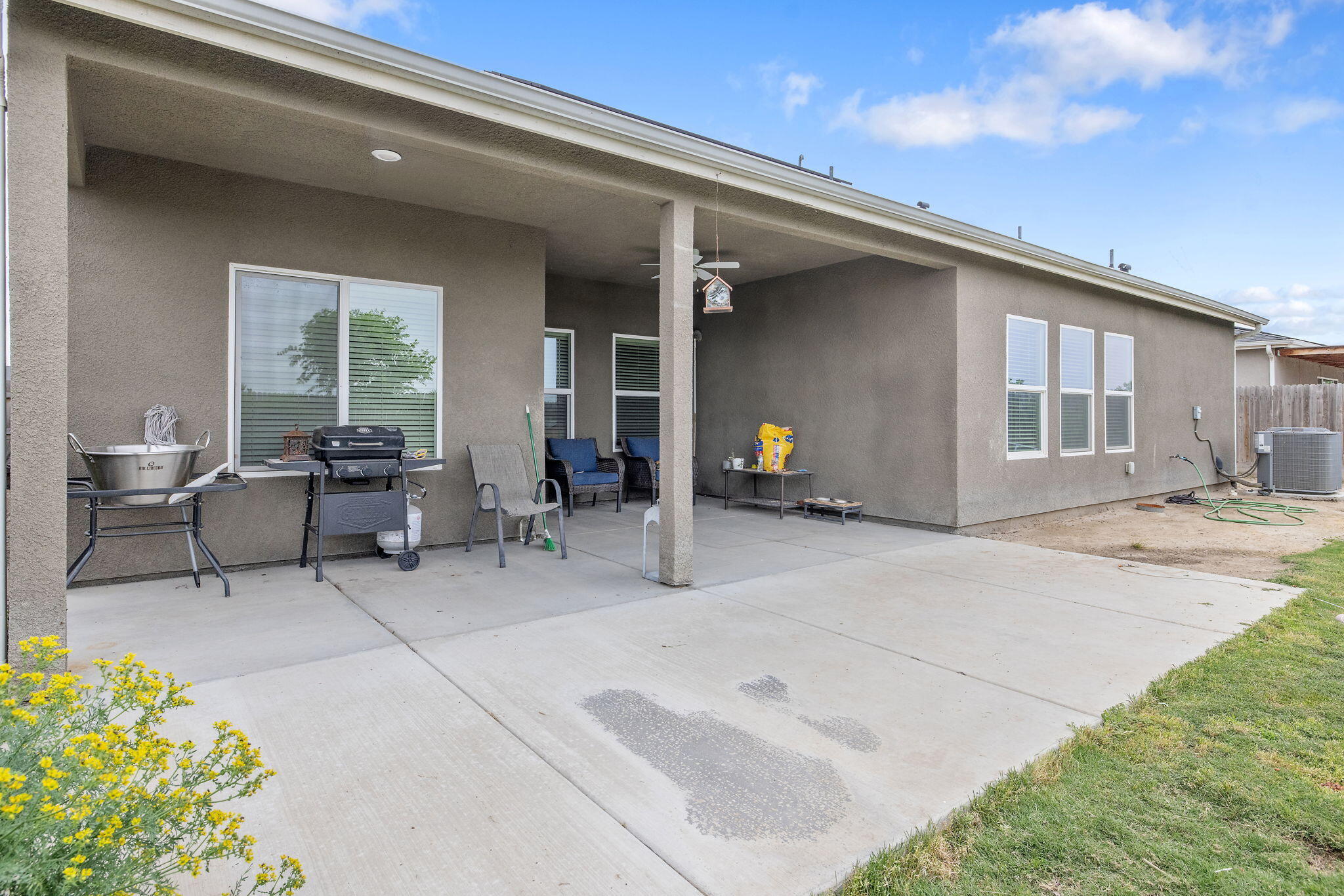 1833 Softwind Dr, Tulare, CA 93274