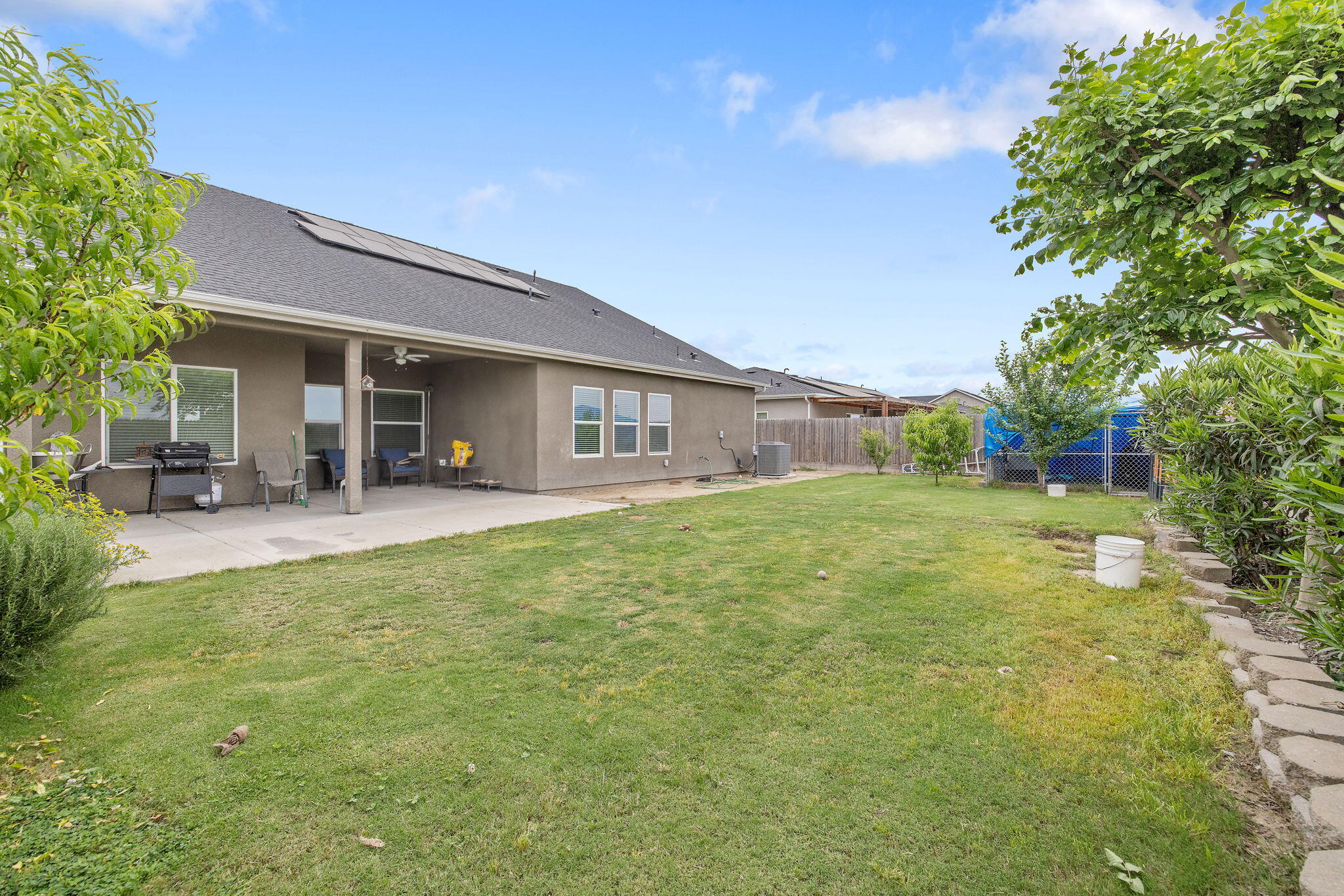 1833 Softwind Dr, Tulare, CA 93274