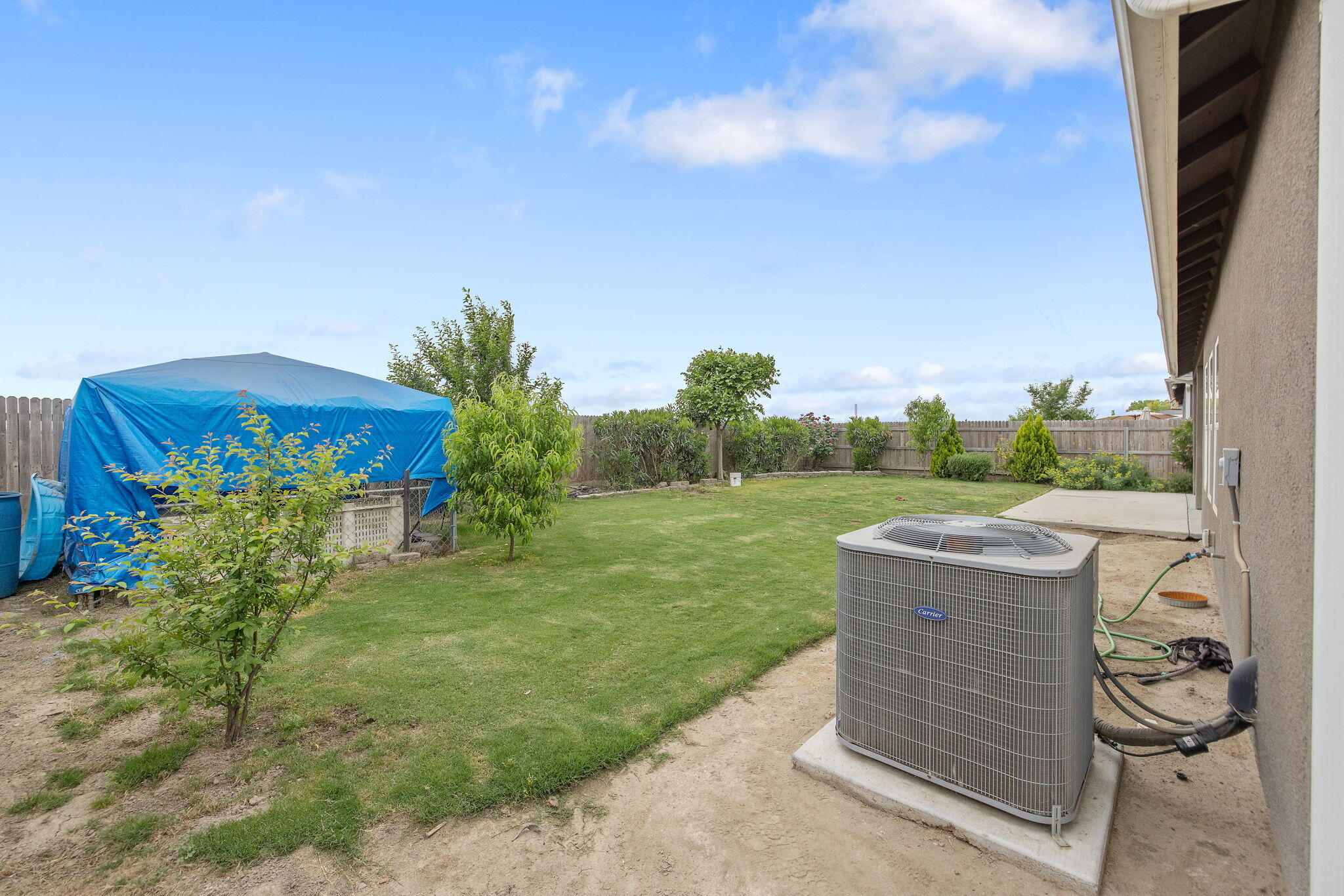 1833 Softwind Dr, Tulare, CA 93274