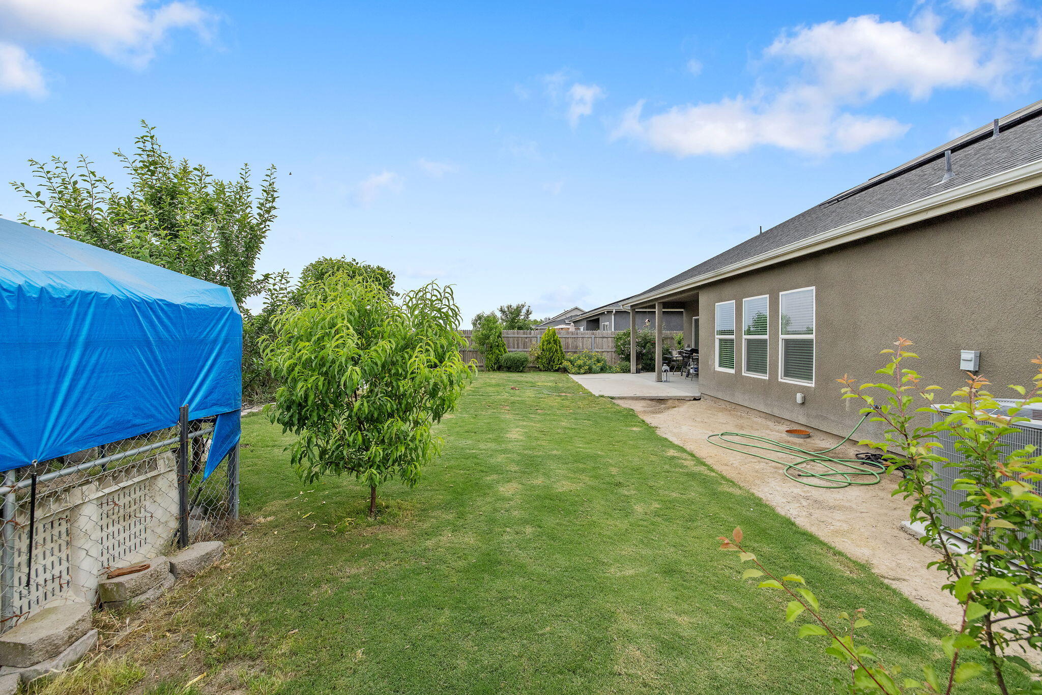 1833 Softwind Dr, Tulare, CA 93274