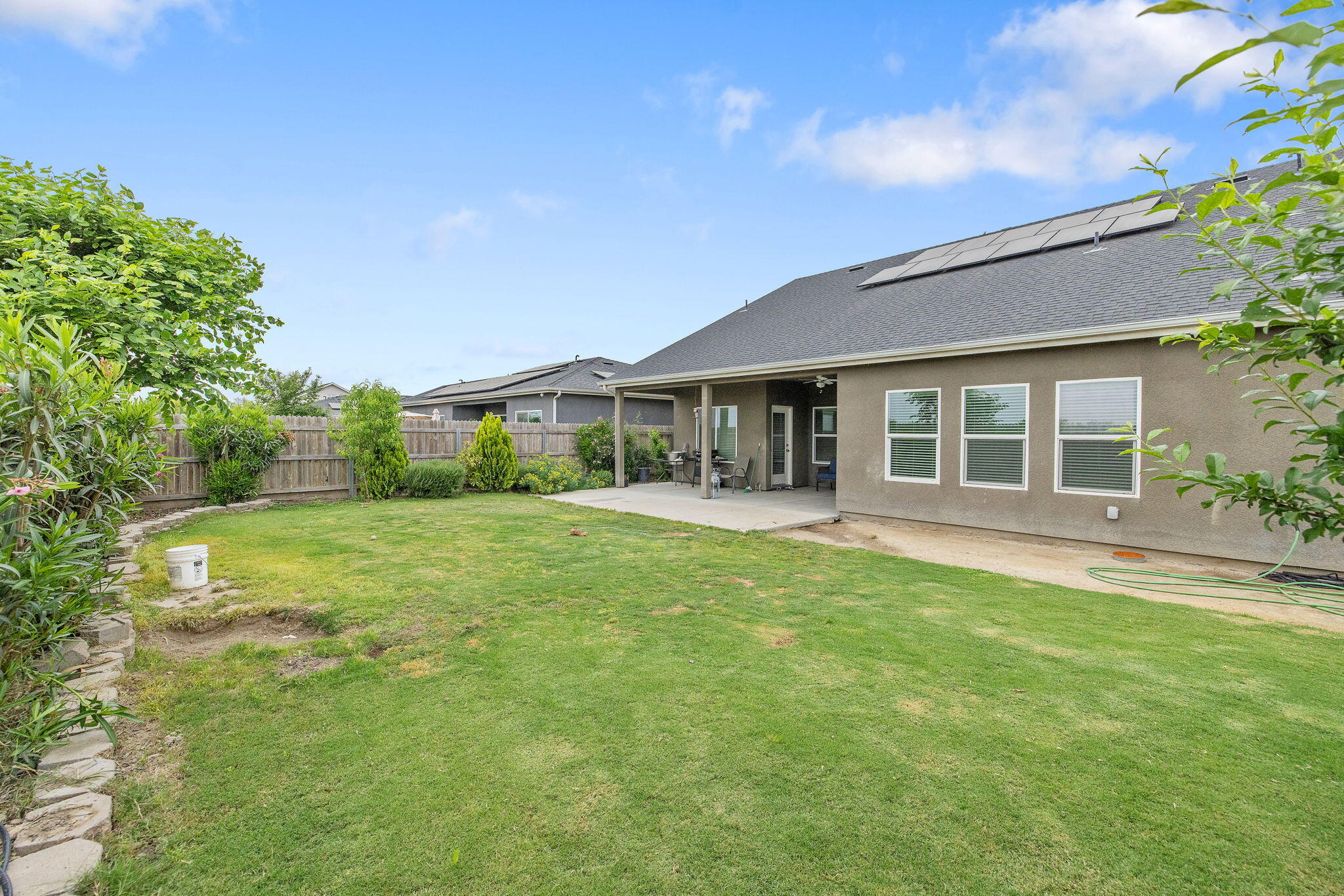 1833 Softwind Dr, Tulare, CA 93274