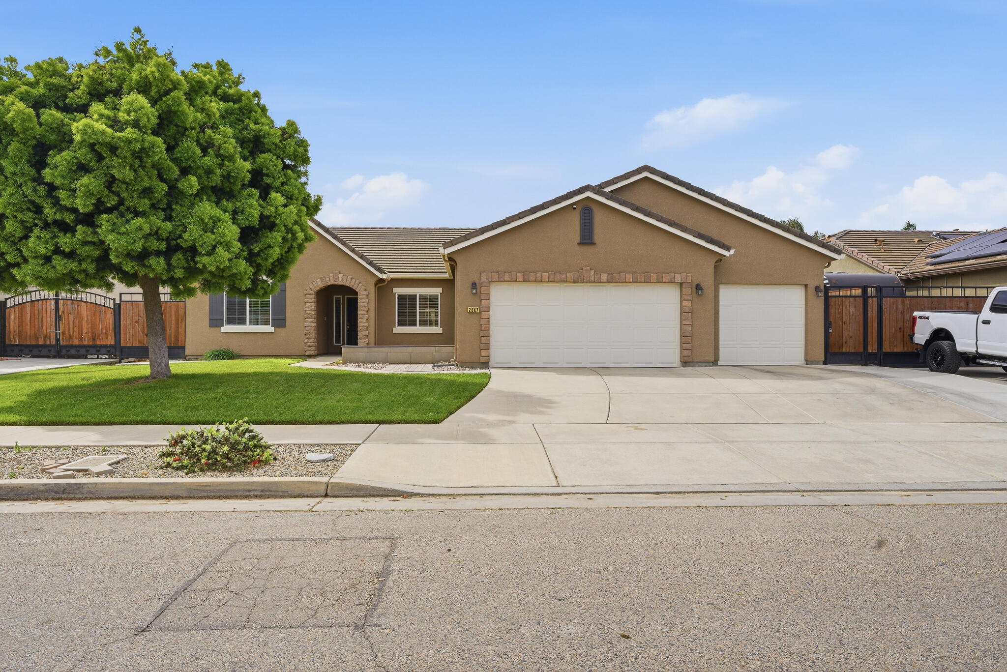 2647 W Tyler Ave, Visalia, CA 93291