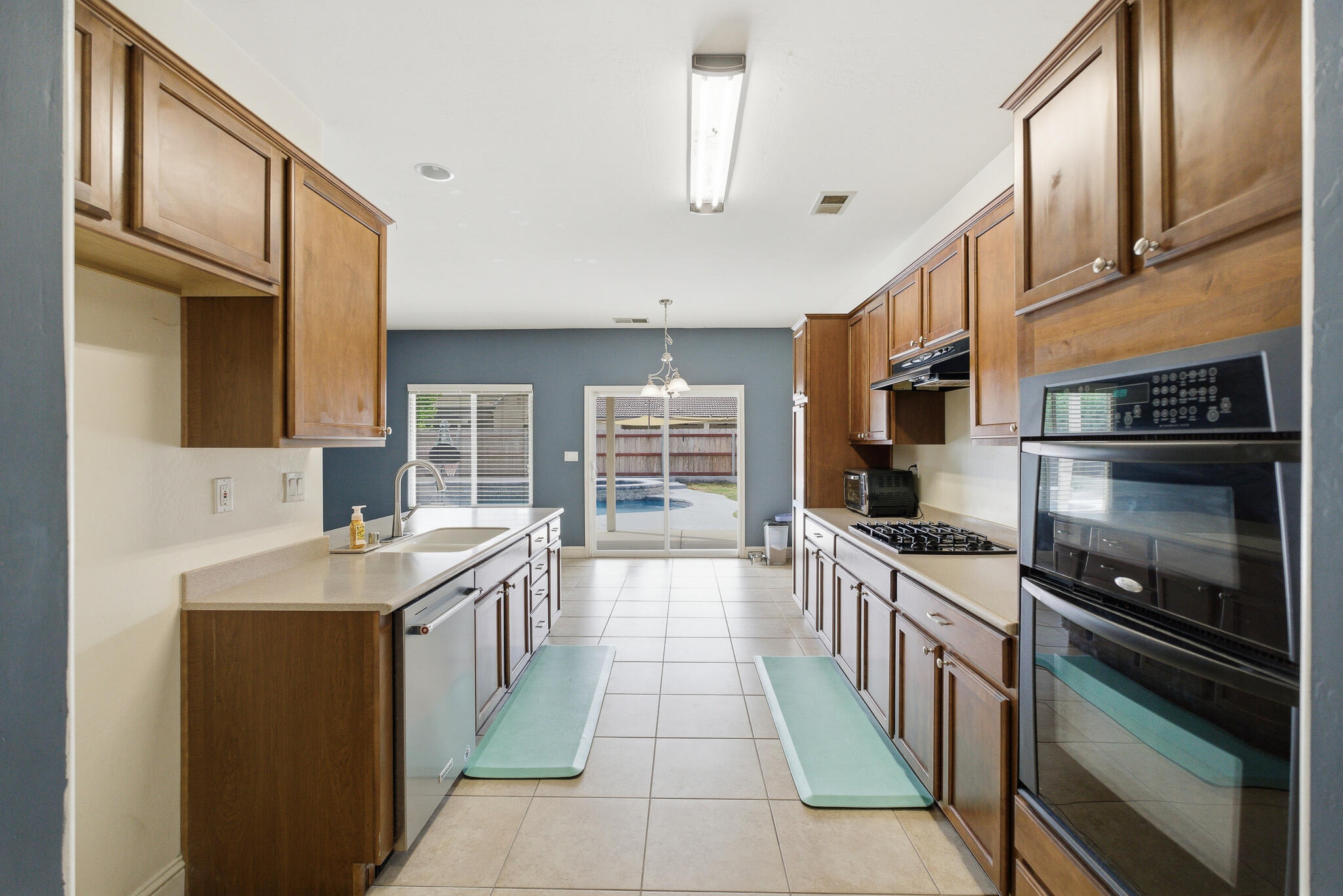 2647 W Tyler Ave, Visalia, CA 93291