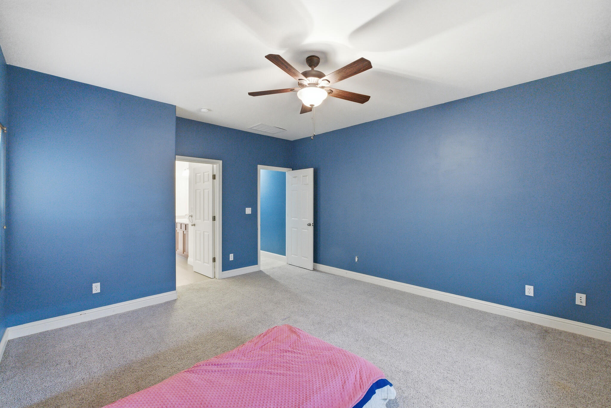 2647 W Tyler Ave, Visalia, CA 93291