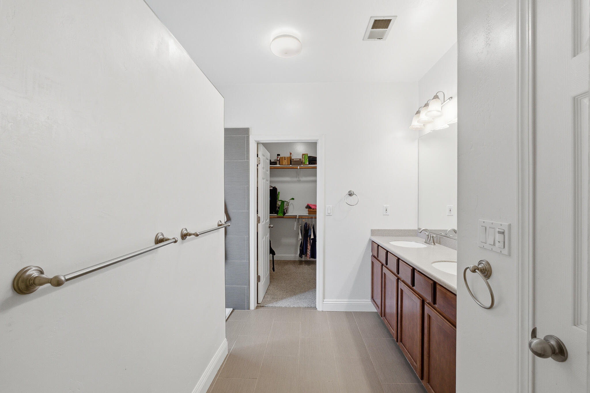 2647 W Tyler Ave, Visalia, CA 93291