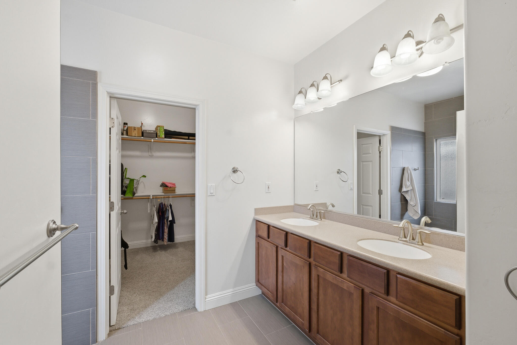 2647 W Tyler Ave, Visalia, CA 93291