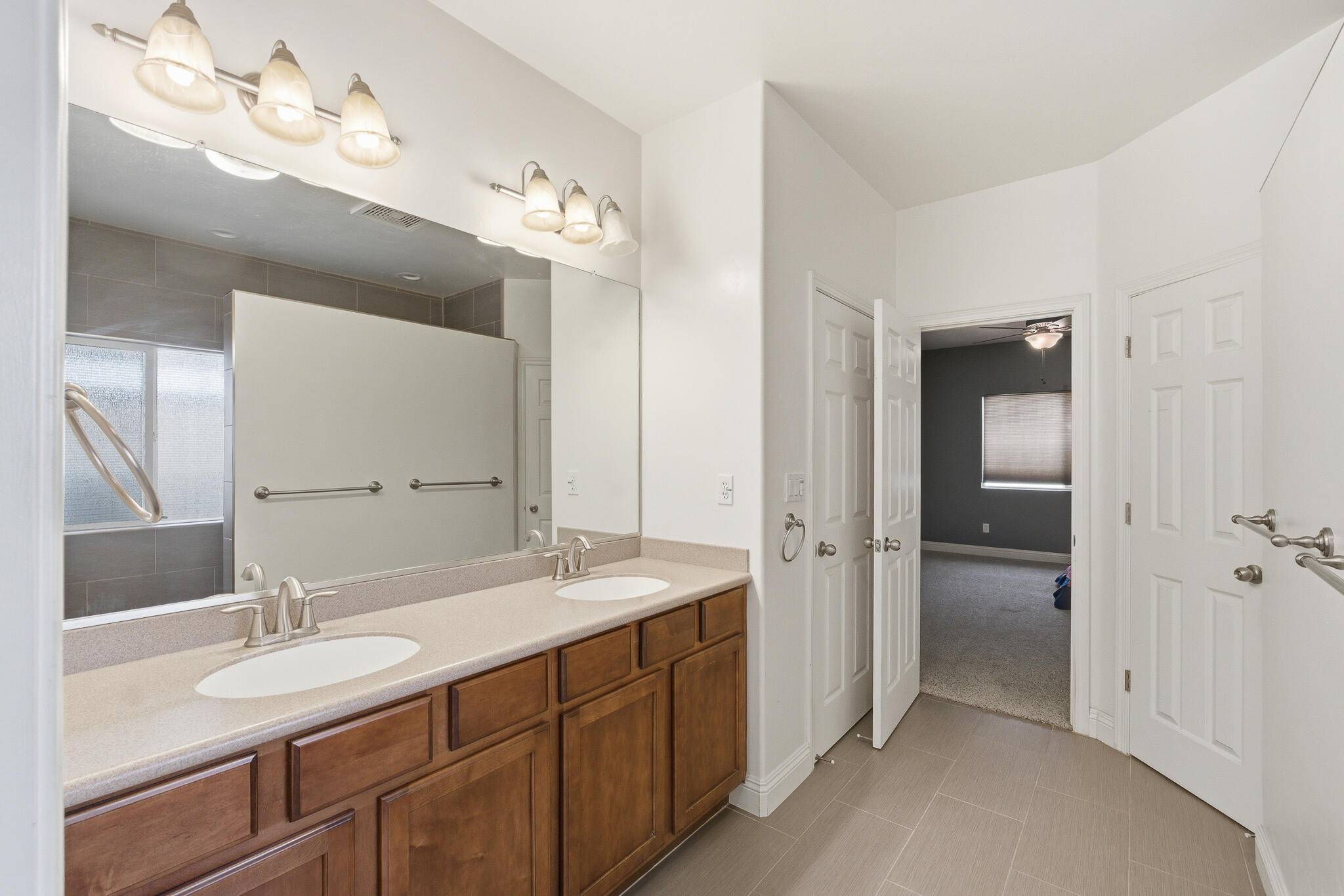 2647 W Tyler Ave, Visalia, CA 93291