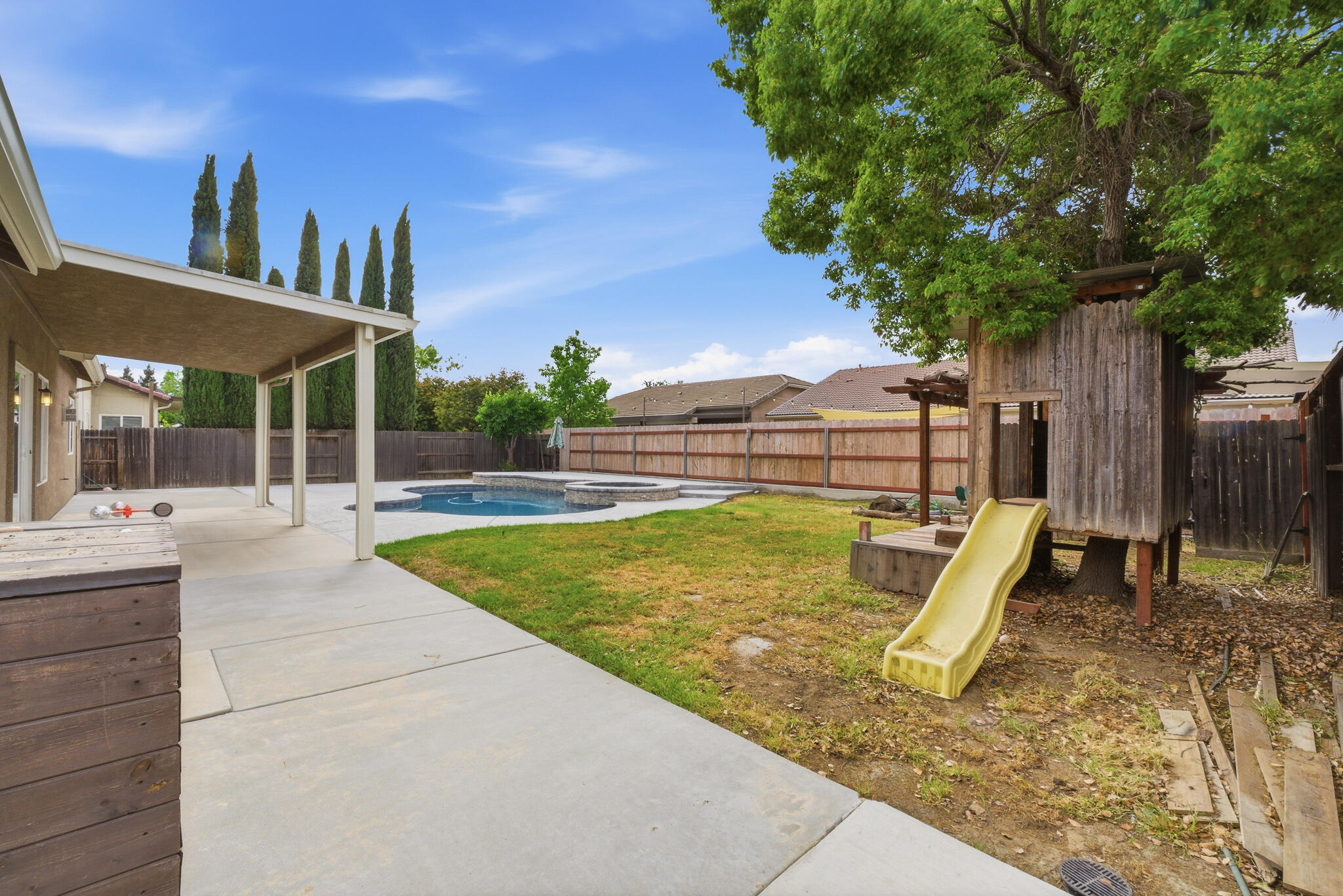 2647 W Tyler Ave, Visalia, CA 93291