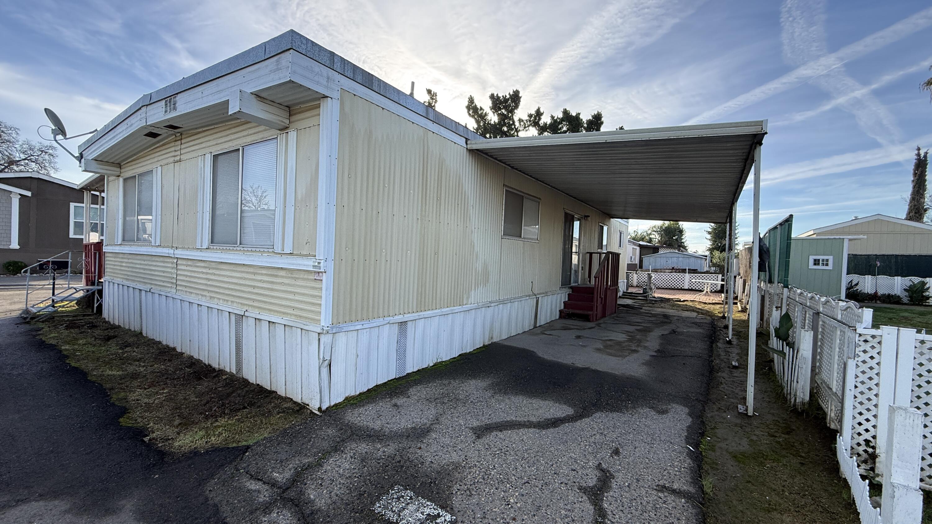 415 N Akers St #104, Visalia, CA 93291