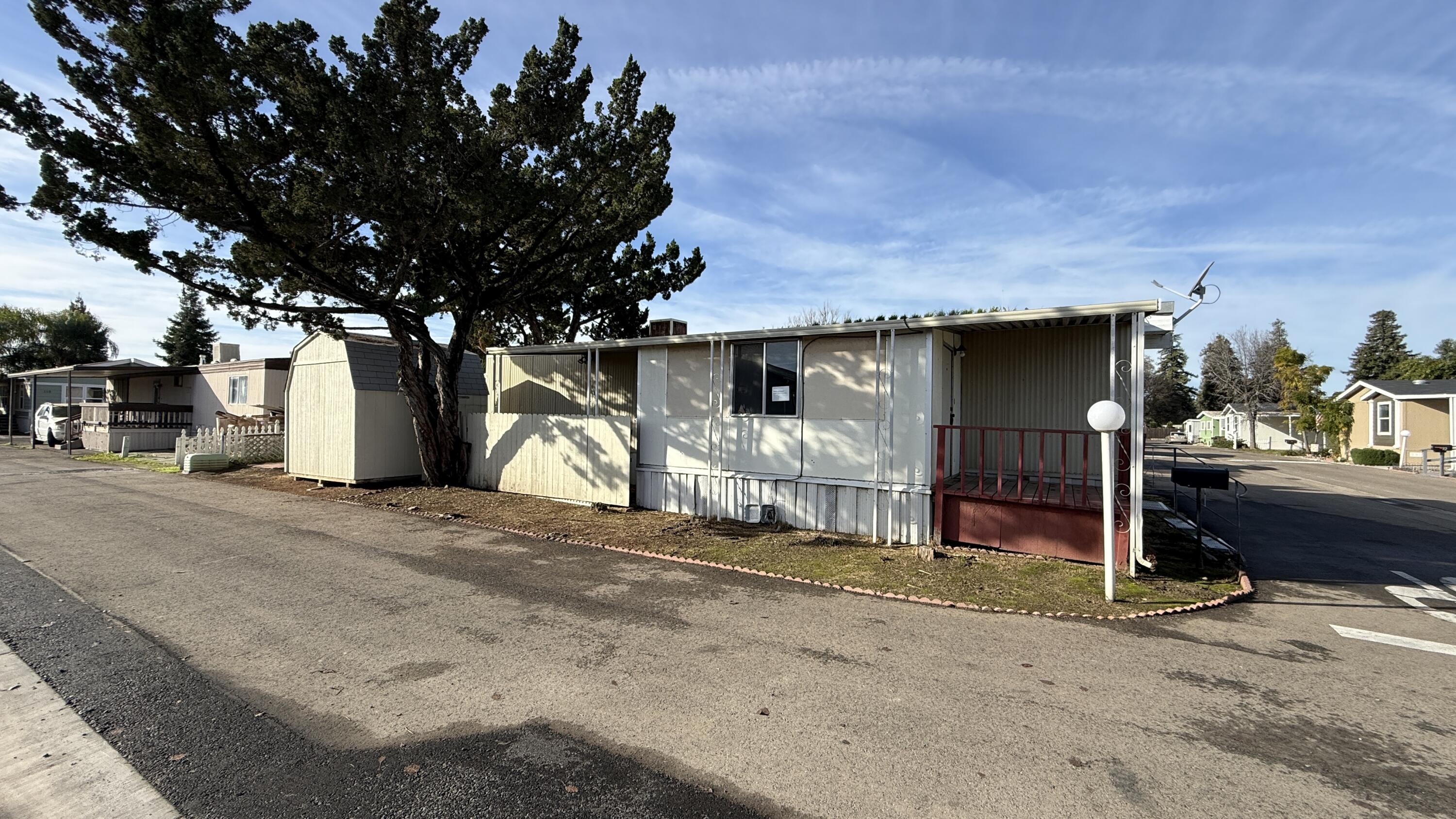 415 N Akers St #104, Visalia, CA 93291