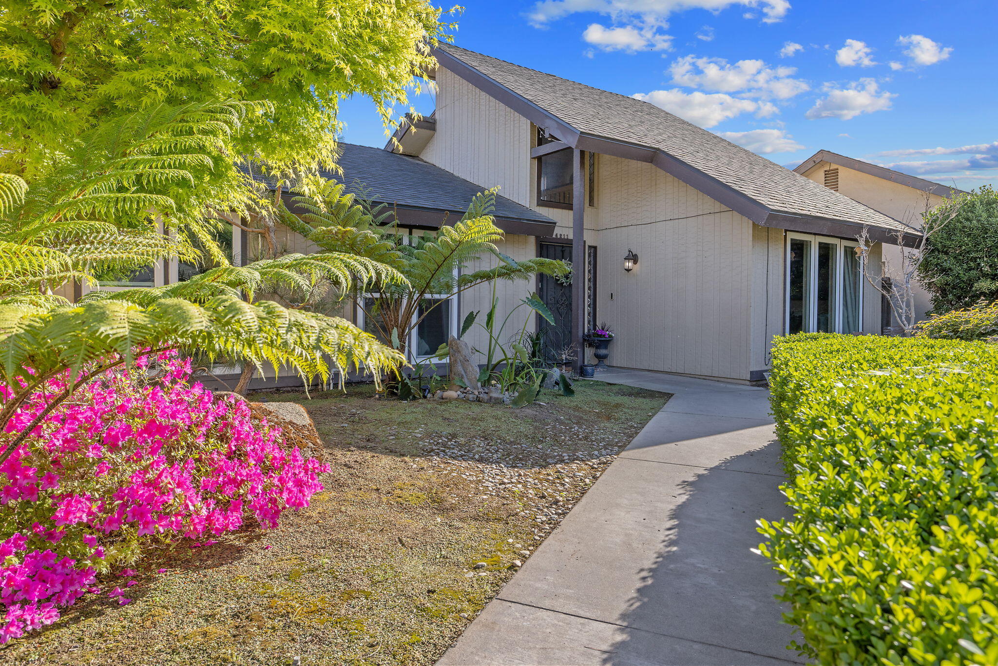 4211 W Nicholas Ave, Visalia, CA 93291