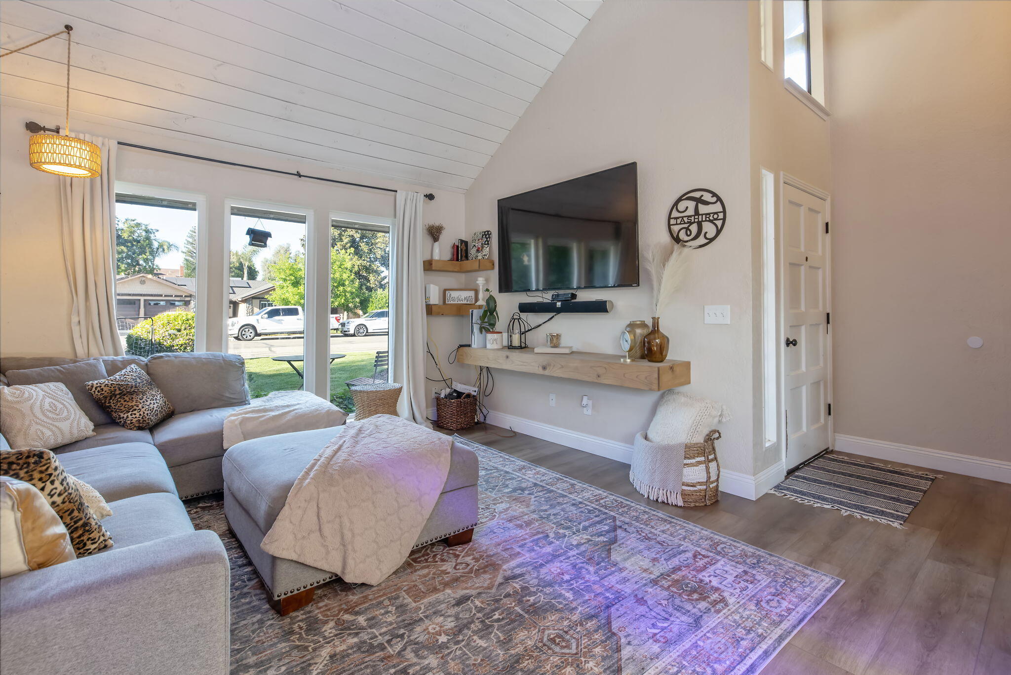 4211 W Nicholas Ave, Visalia, CA 93291