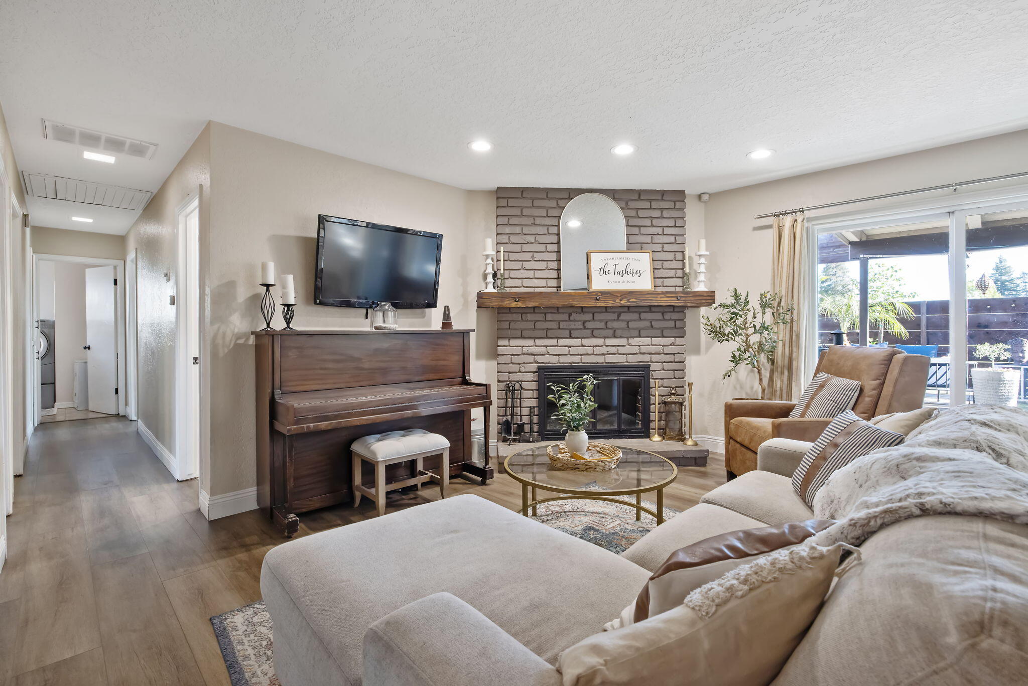 4211 W Nicholas Ave, Visalia, CA 93291