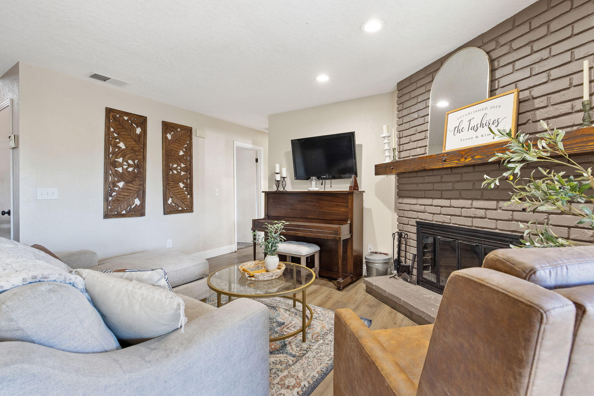 4211 W Nicholas Ave, Visalia, CA 93291