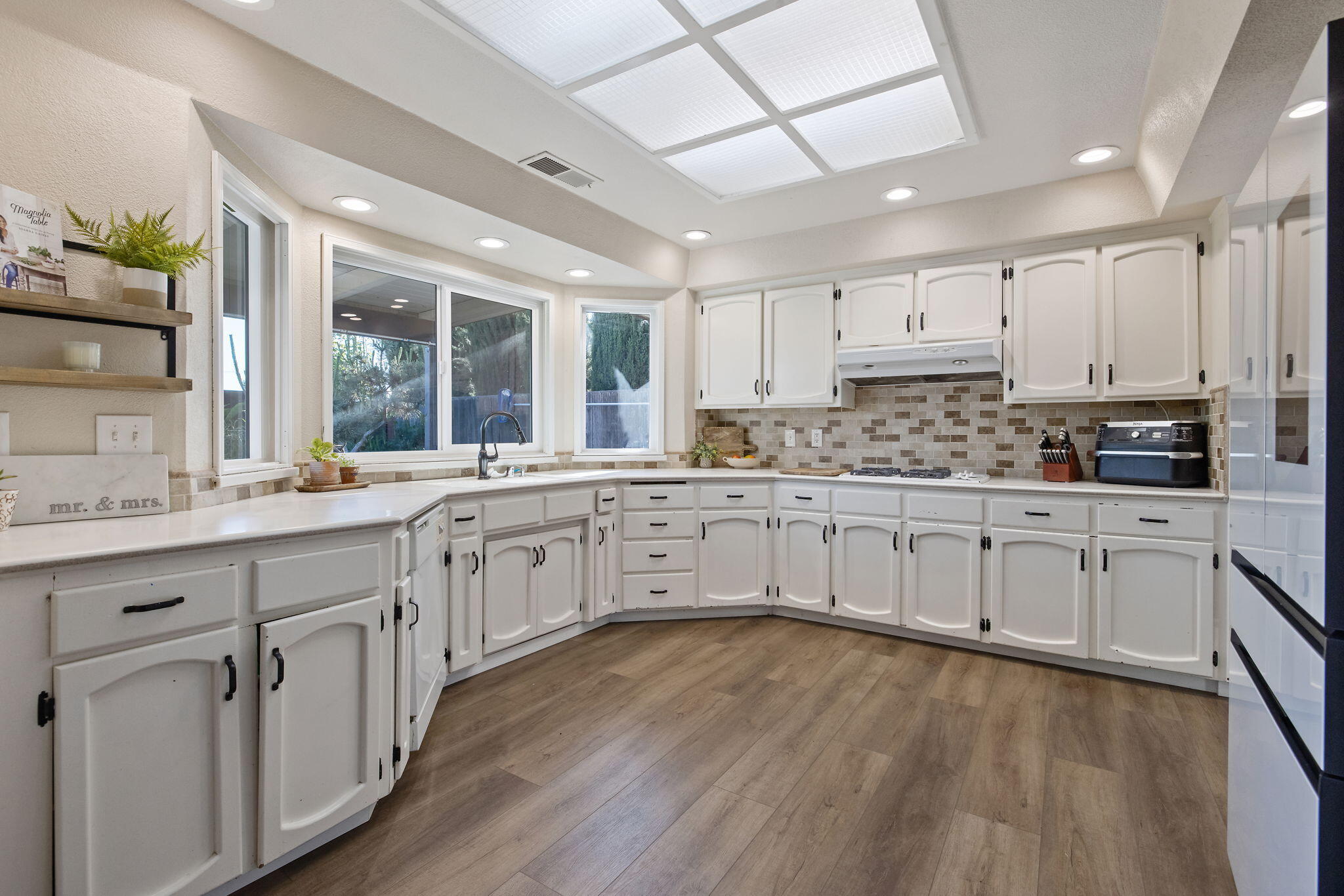 4211 W Nicholas Ave, Visalia, CA 93291