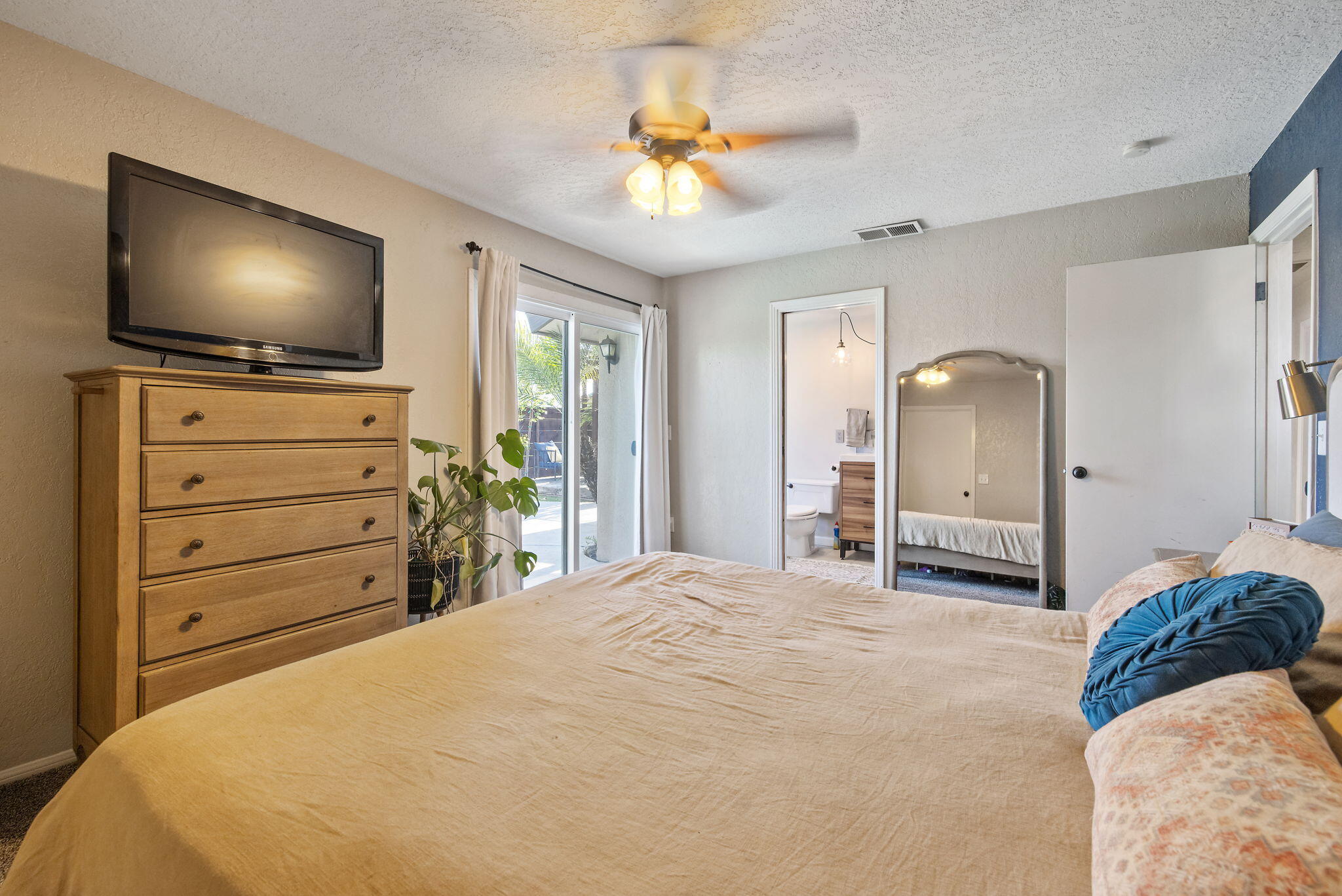 4211 W Nicholas Ave, Visalia, CA 93291