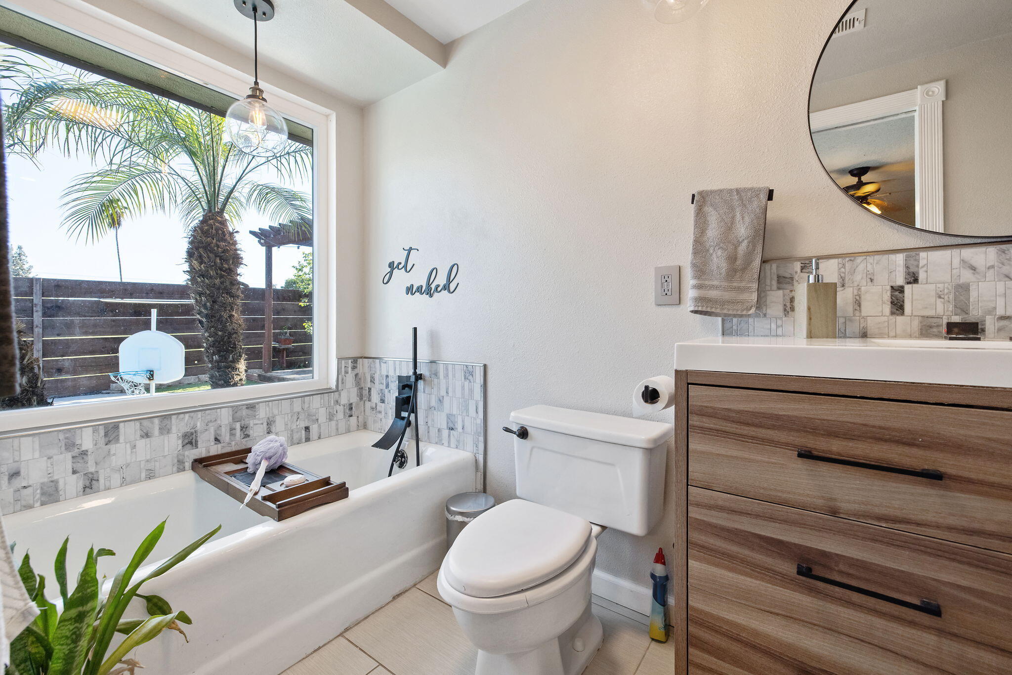 4211 W Nicholas Ave, Visalia, CA 93291