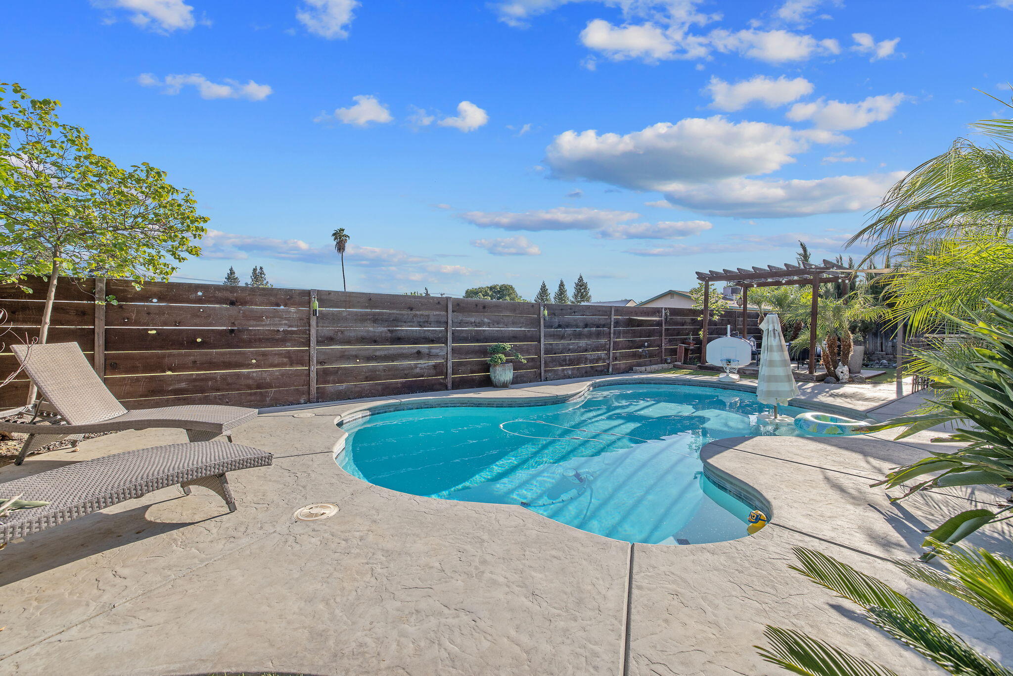 4211 W Nicholas Ave, Visalia, CA 93291