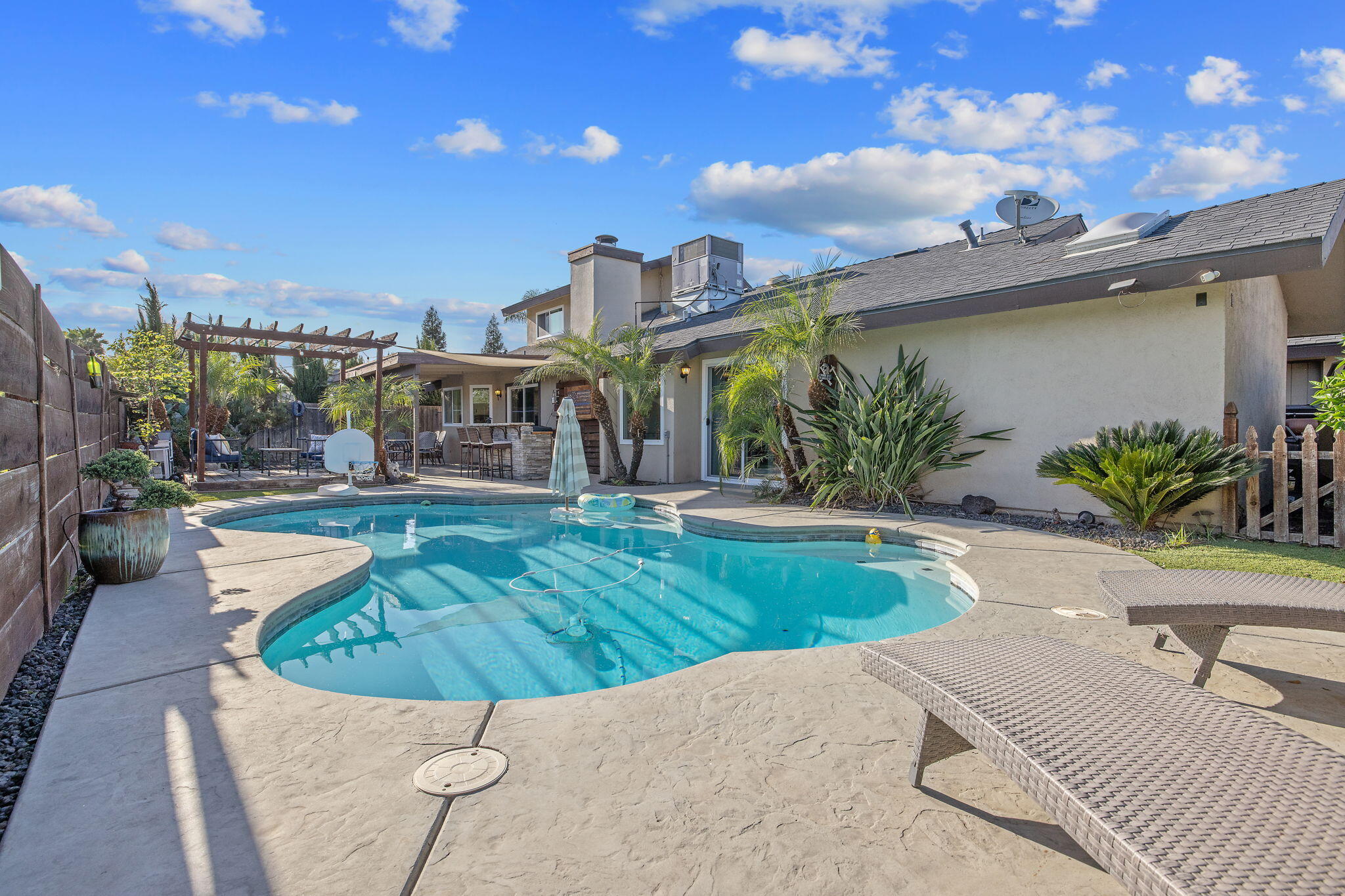 4211 W Nicholas Ave, Visalia, CA 93291