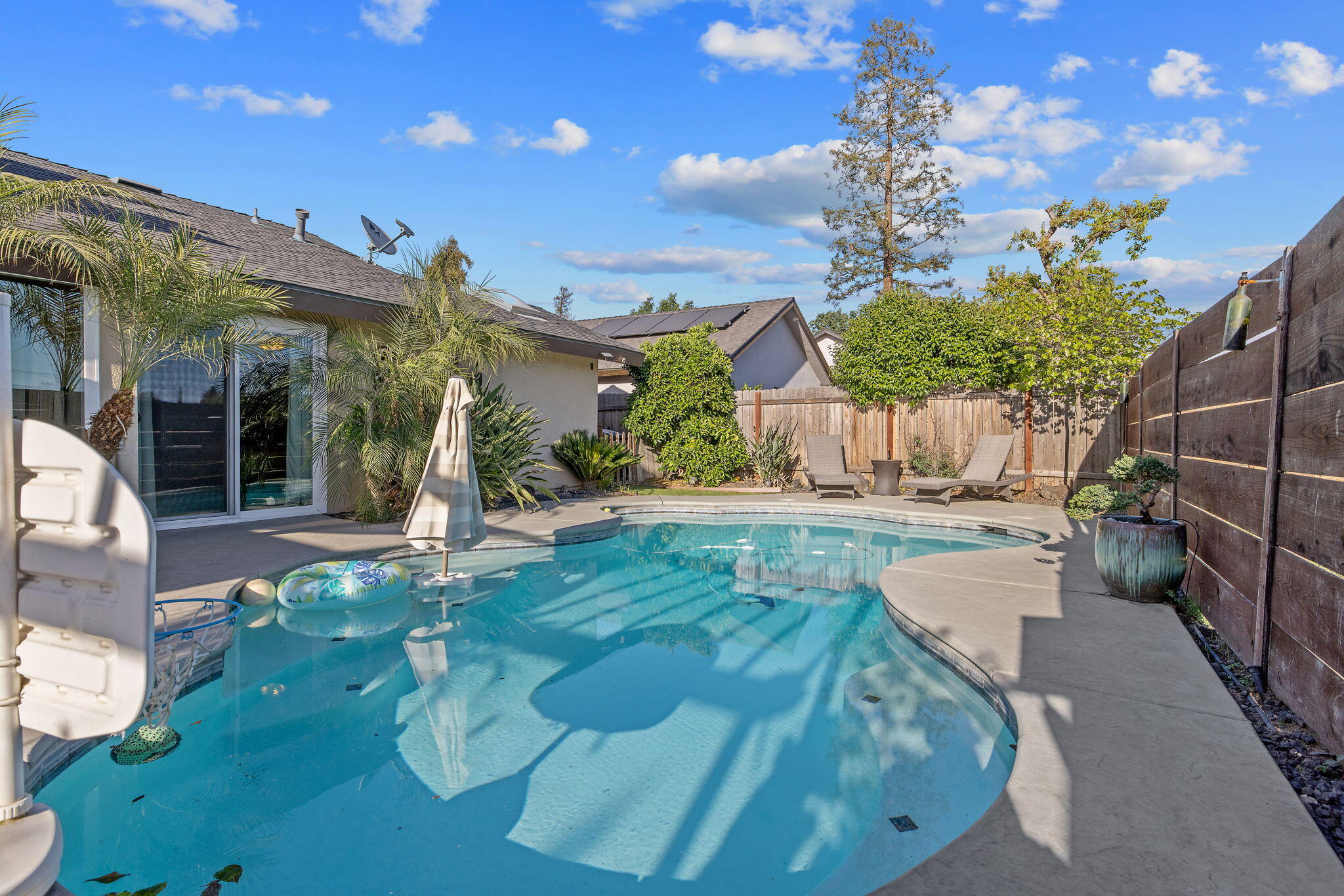 4211 W Nicholas Ave, Visalia, CA 93291