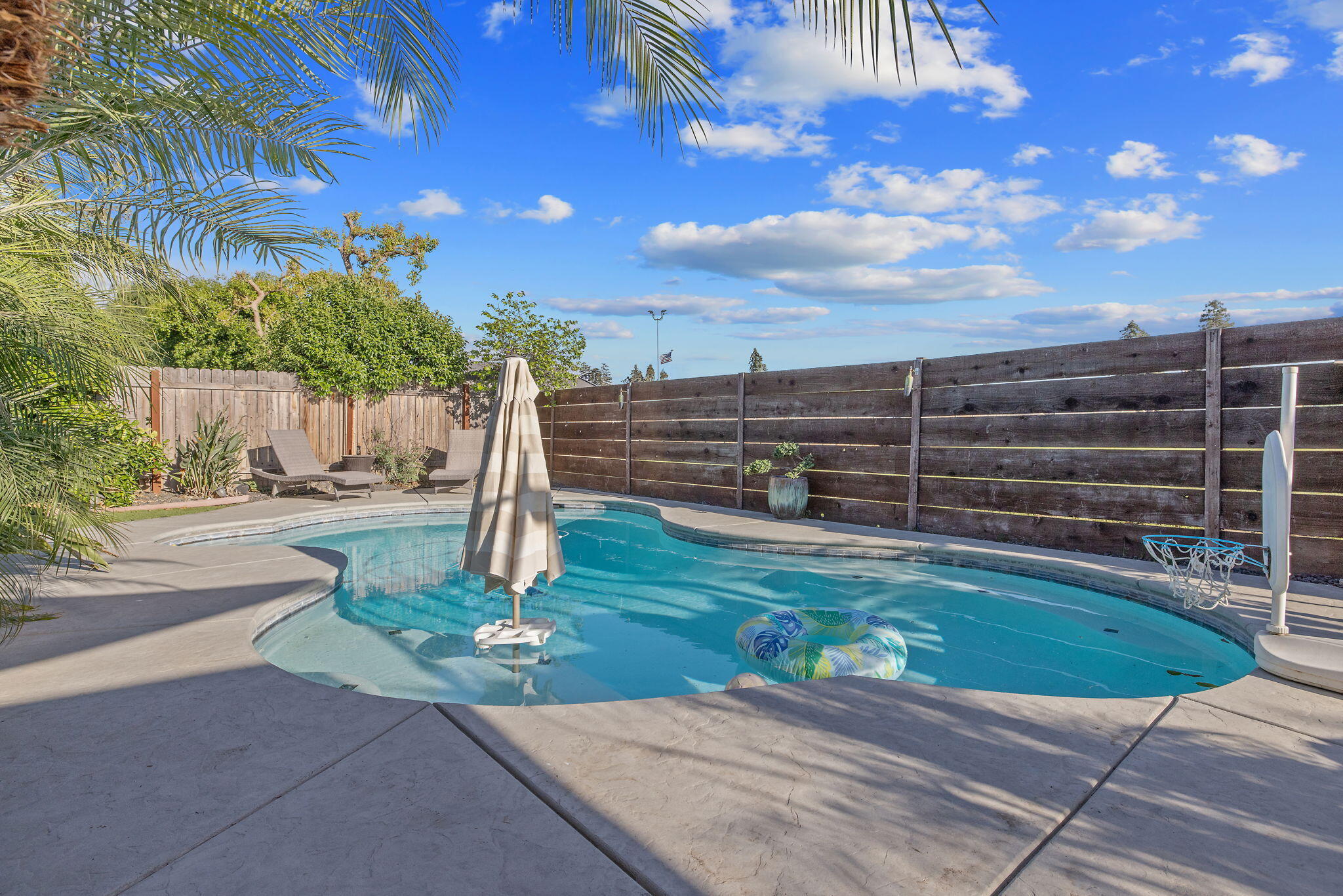 4211 W Nicholas Ave, Visalia, CA 93291