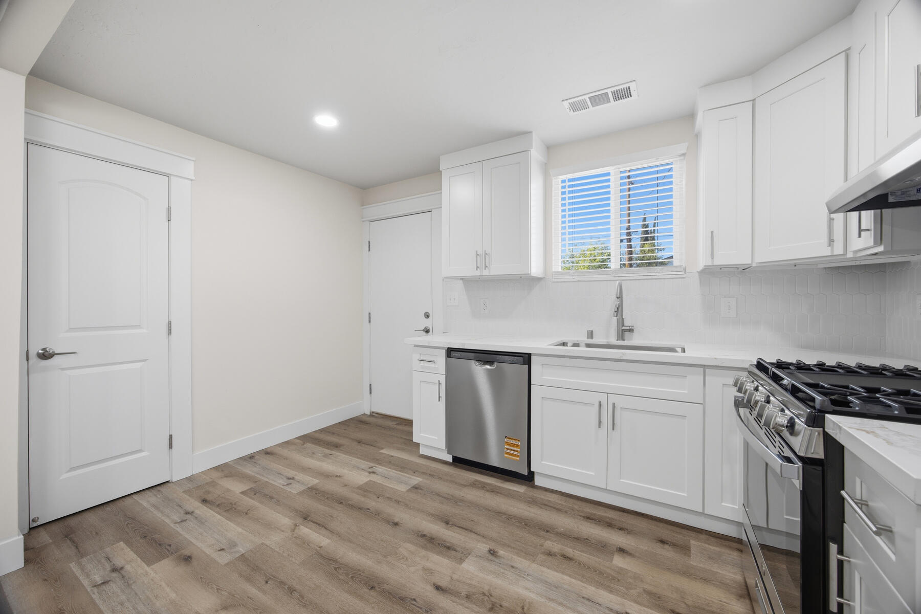 838 W Harold Ave, Visalia, CA 93291