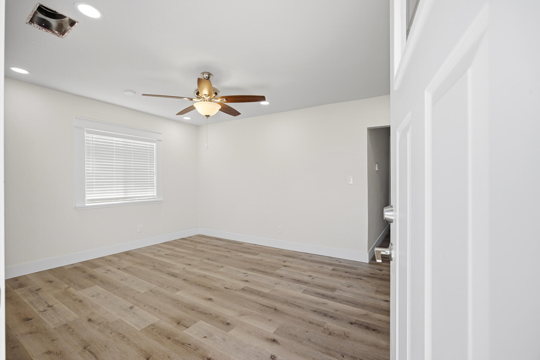 838 W Harold Ave, Visalia, CA 93291