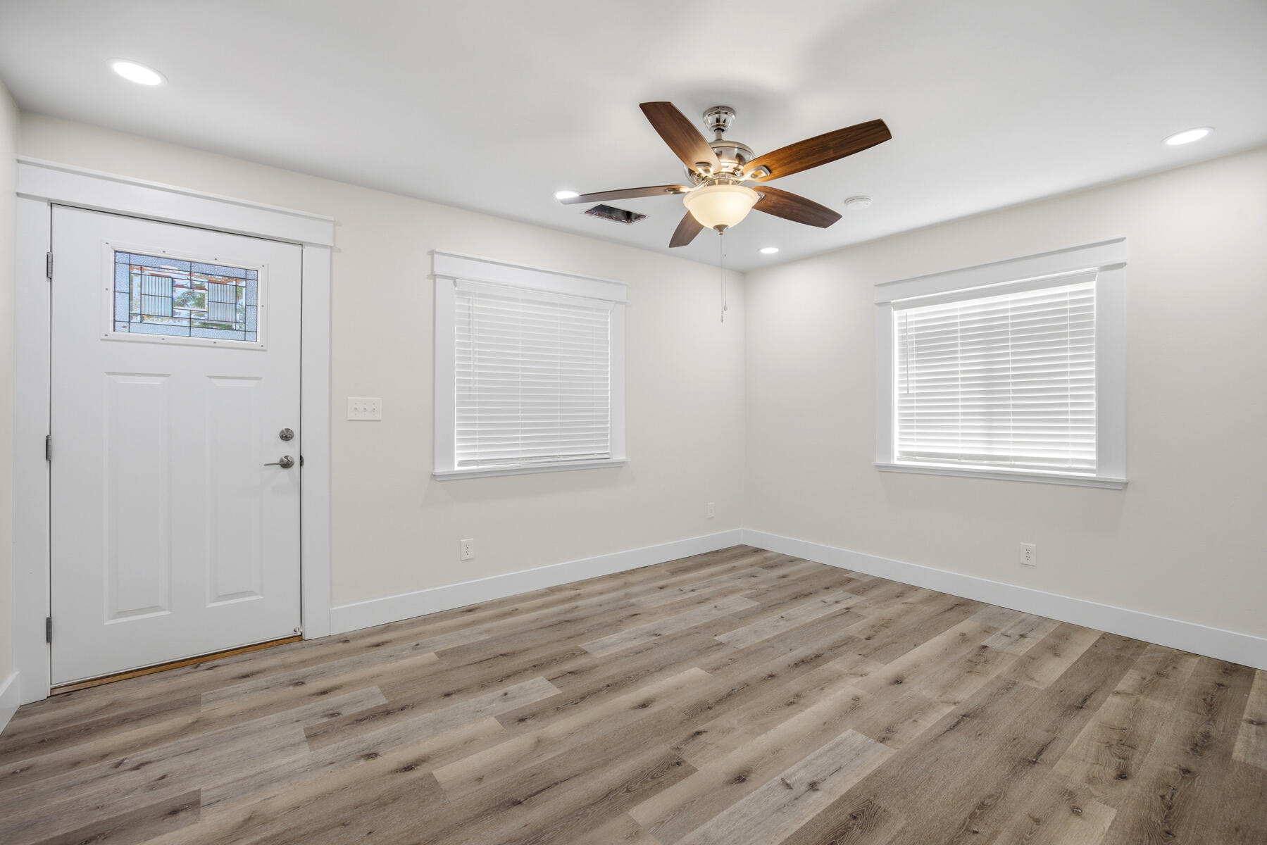 838 W Harold Ave, Visalia, CA 93291